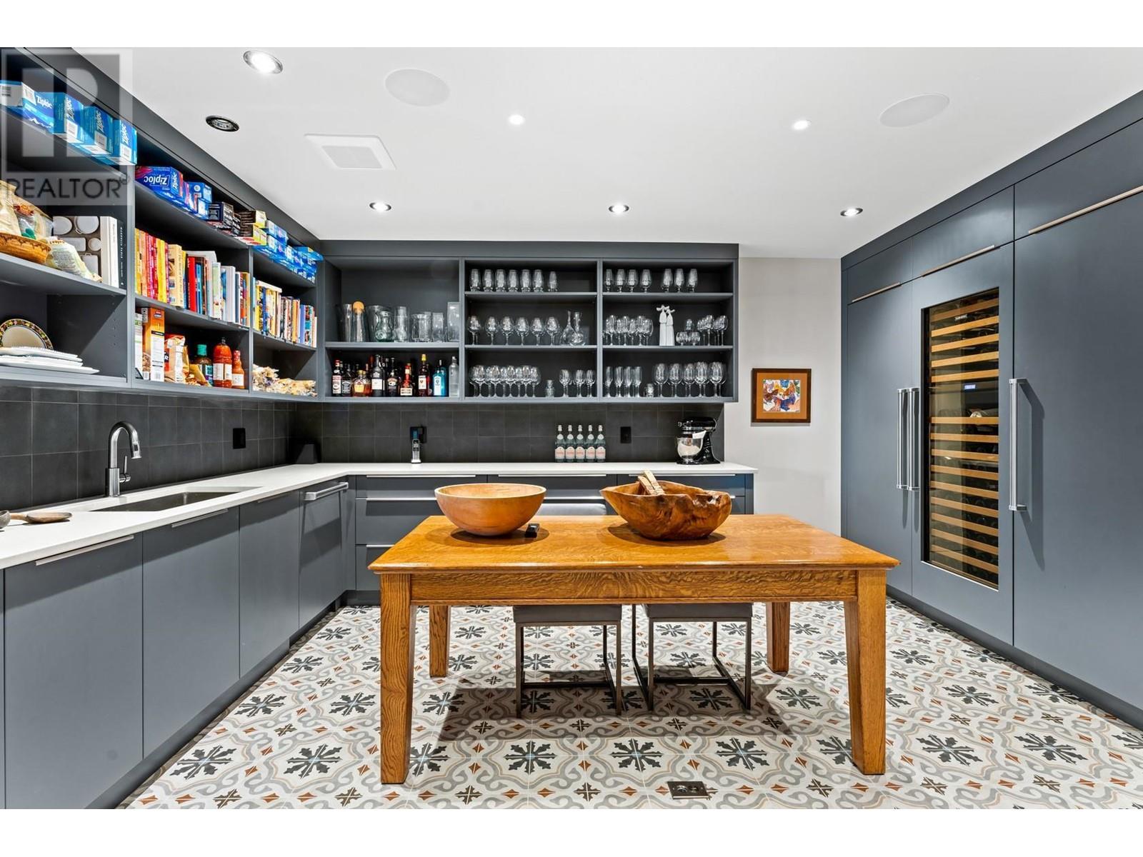 733 Forestridge Lane, Kelowna