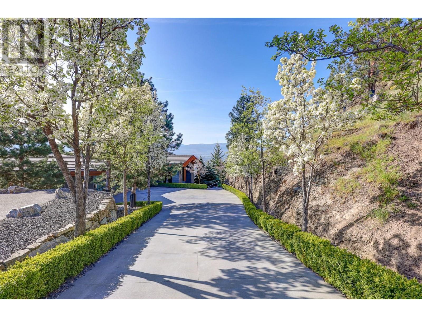 733 Forestridge Lane, Kelowna