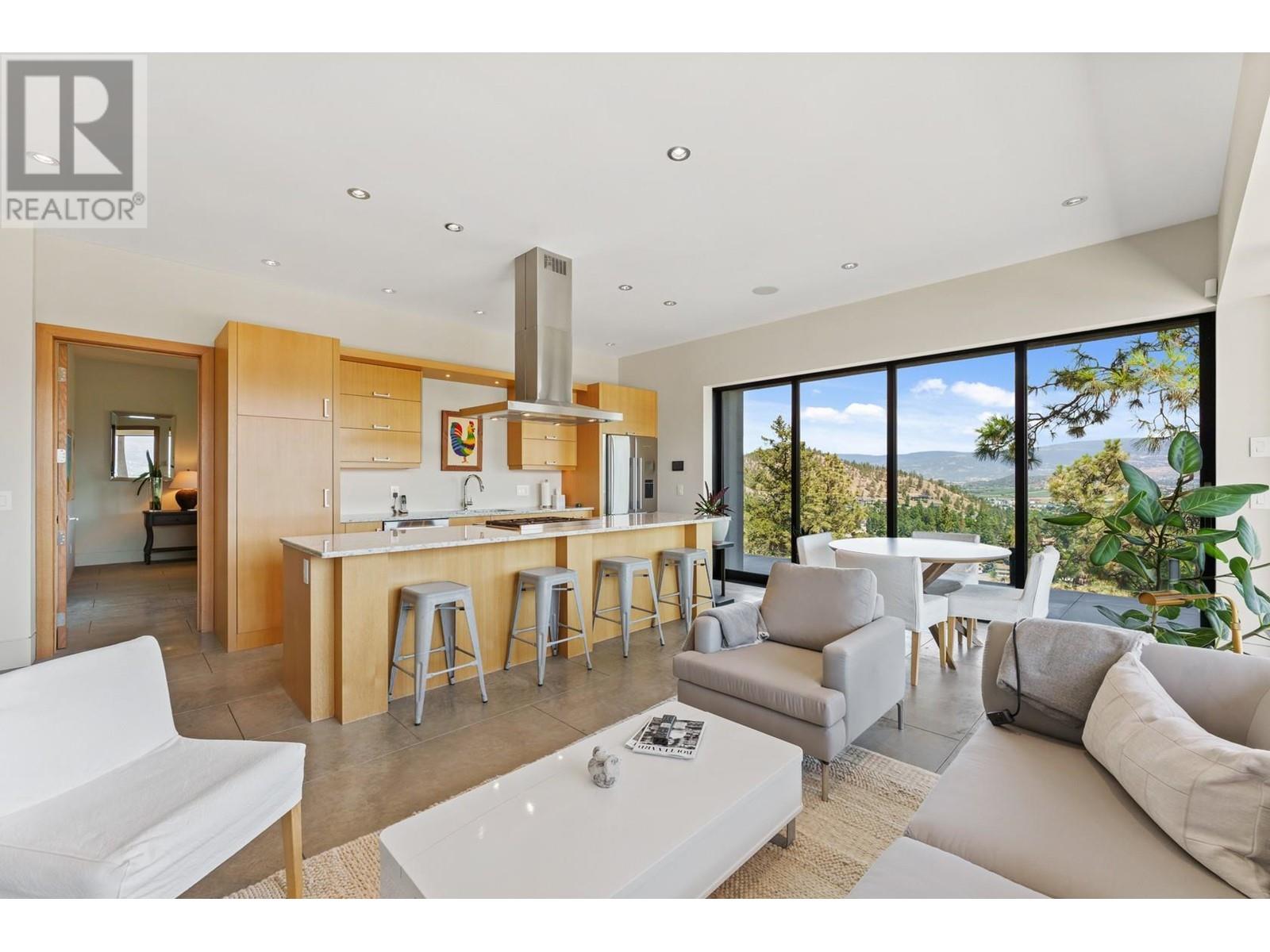 733 Forestridge Lane, Kelowna