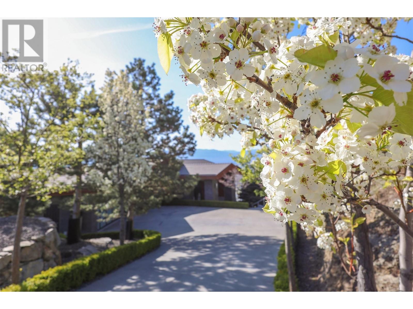 733 Forestridge Lane, Kelowna