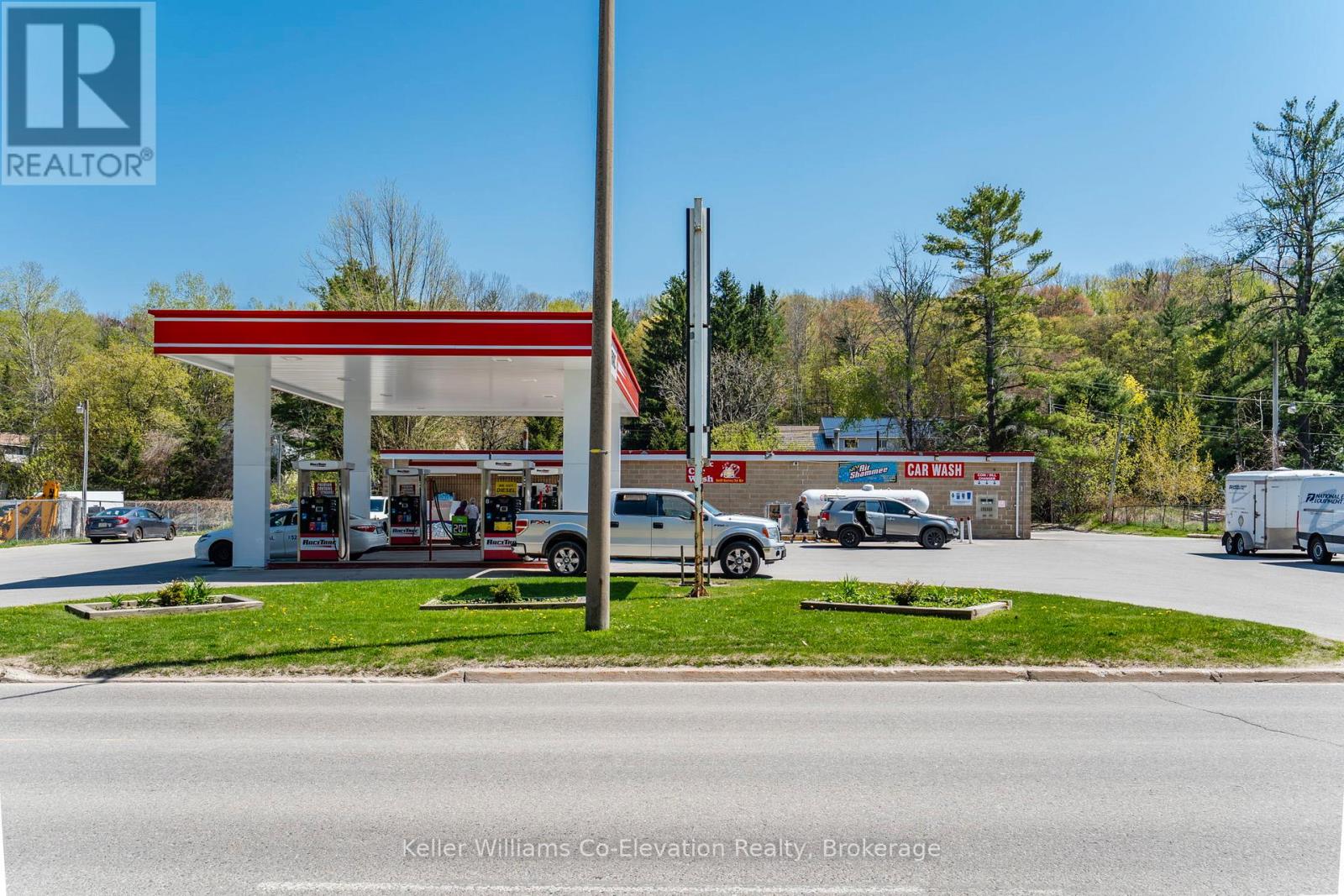 Photo 2 of 793 Vindin Street, Midland ON