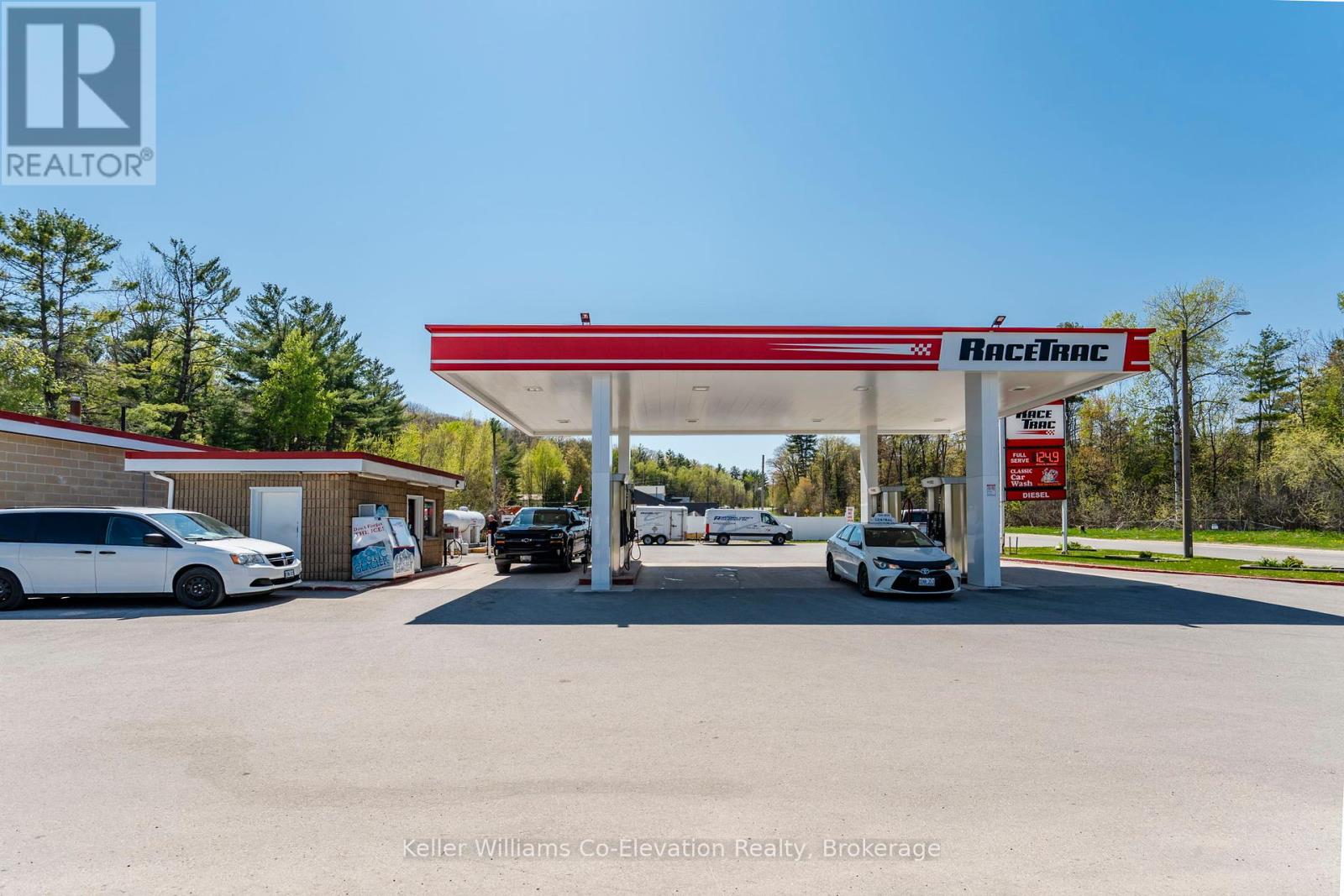 Photo 5 of 793 Vindin Street, Midland ON