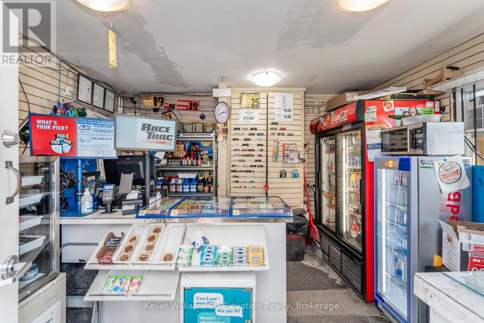 Photo 8 of 793 Vindin Street, Midland ON