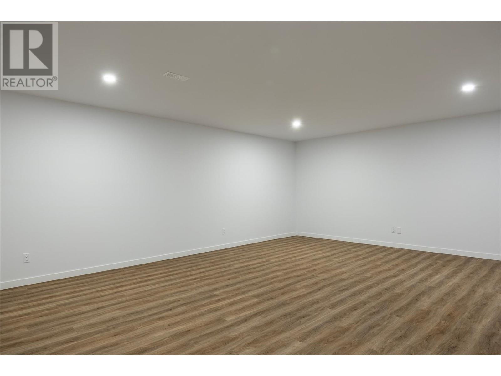 595 Vineyard Way N Unit# 9, Vernon
