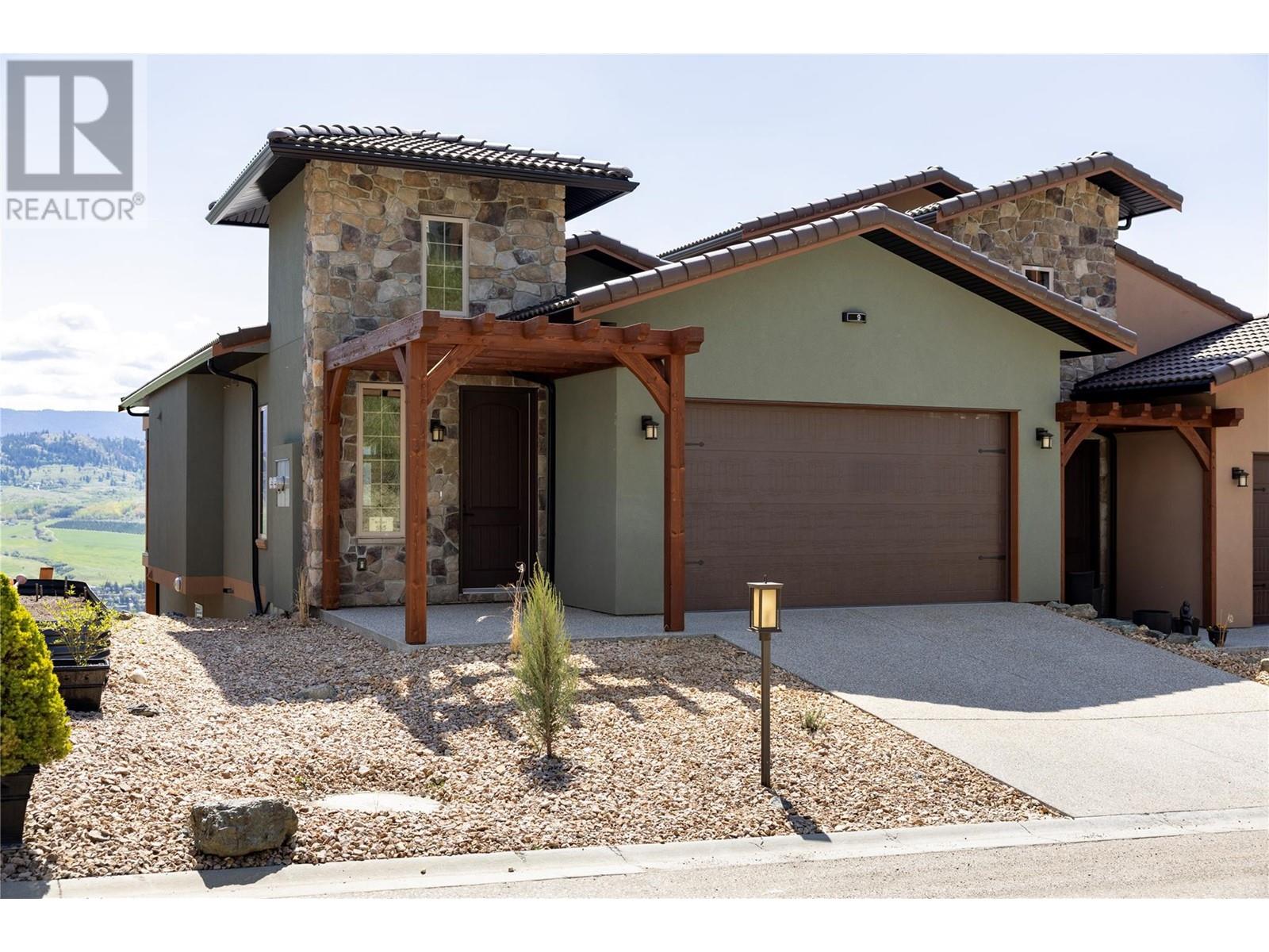 9 595 Vineyard Way North, Vernon