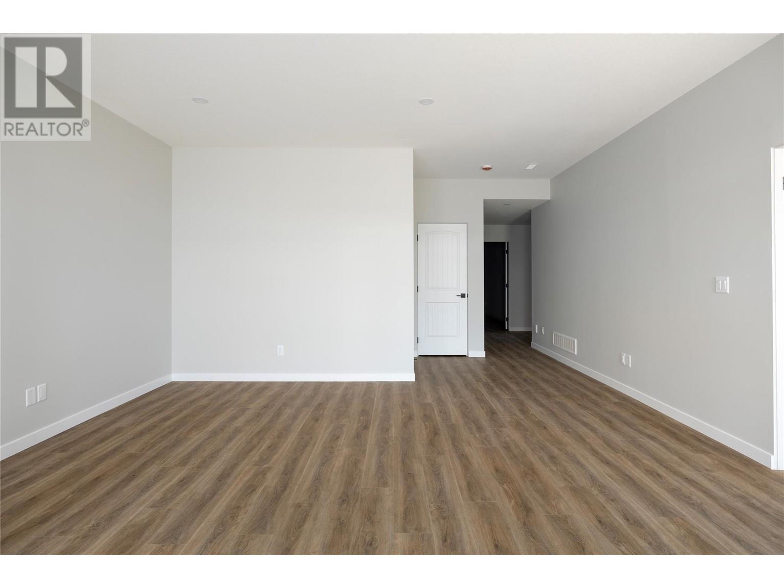 595 Vineyard Way N Unit# 9, Vernon
