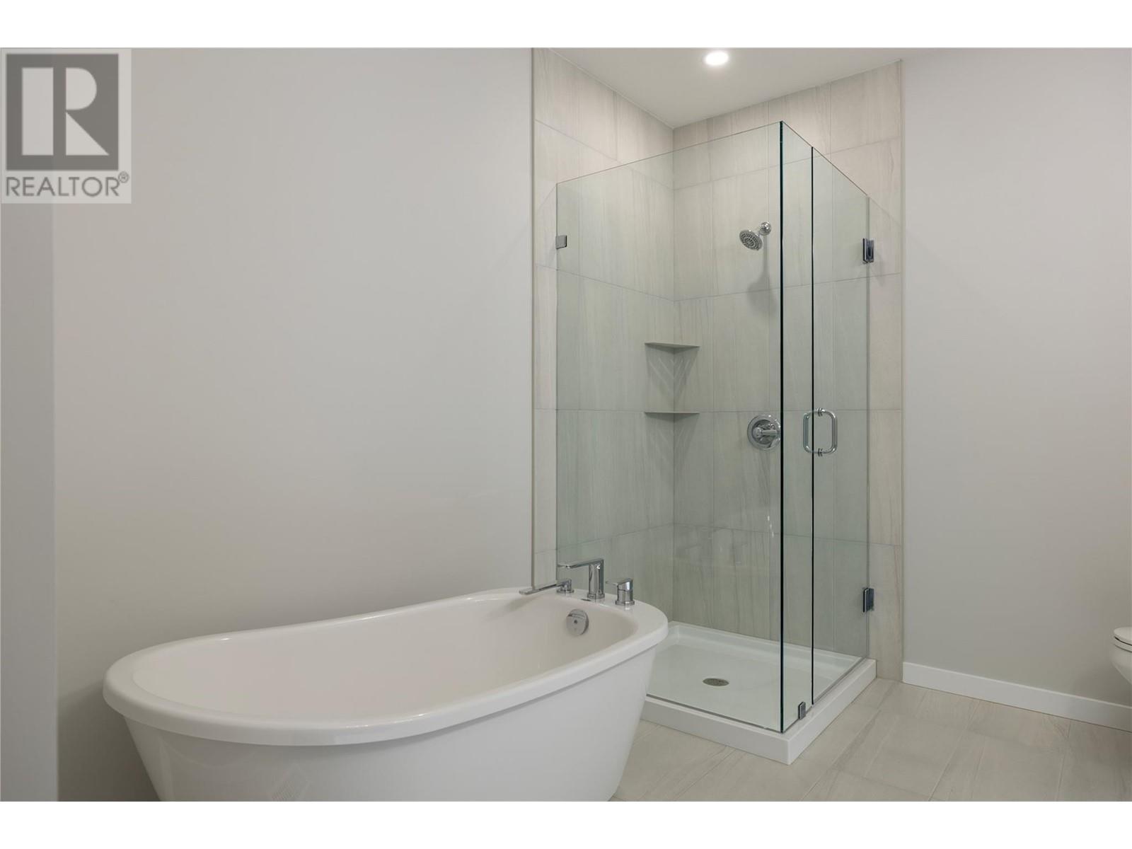 595 Vineyard Way N Unit# 9, Vernon