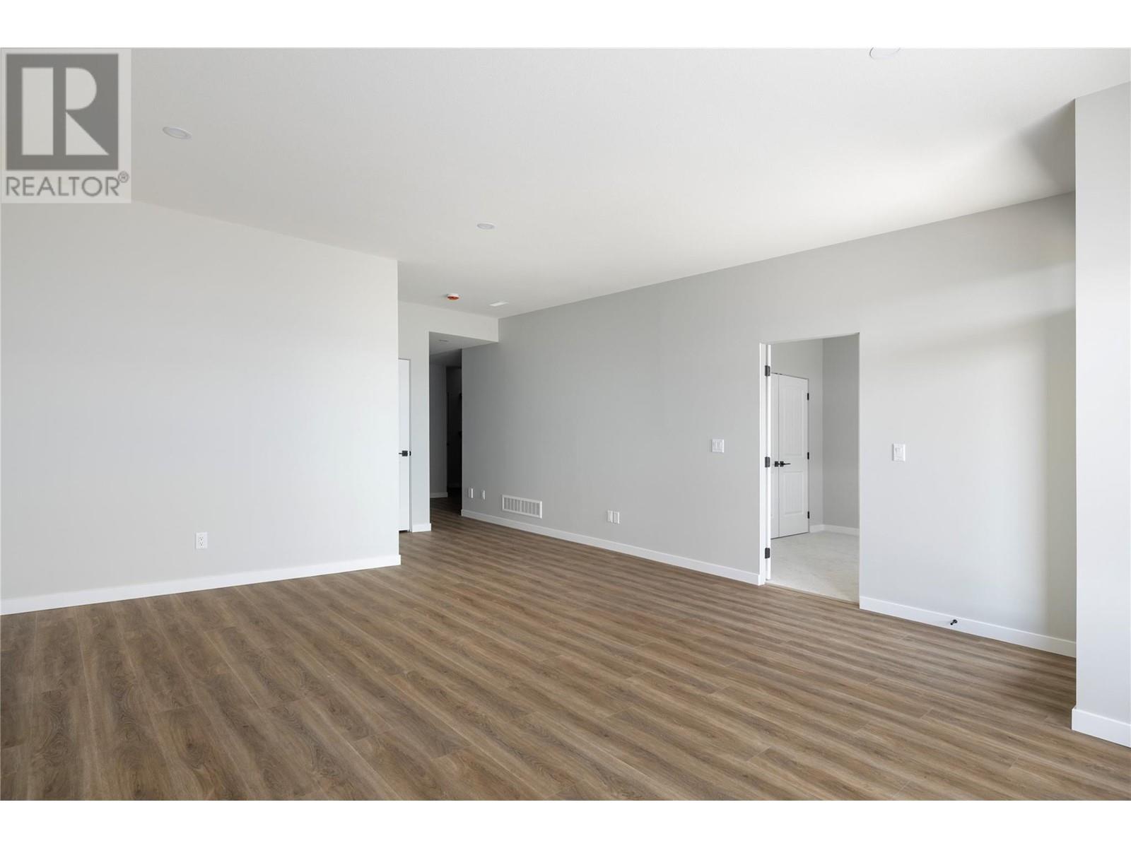 595 Vineyard Way N Unit# 9, Vernon