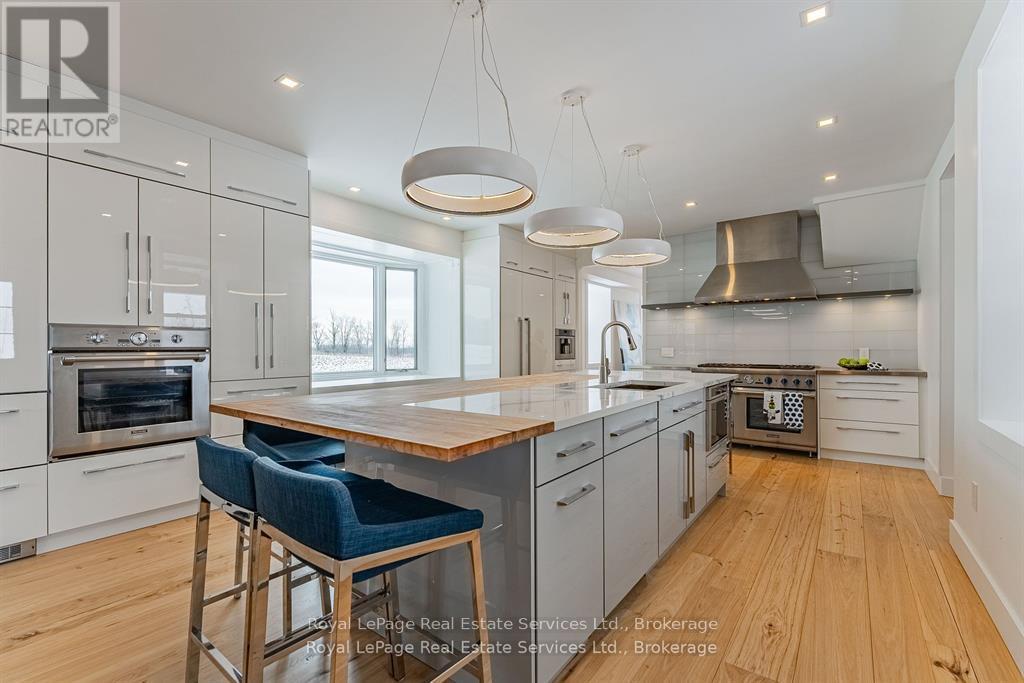 Photo 10 of 1748 Centre Road, Hamilton ON
