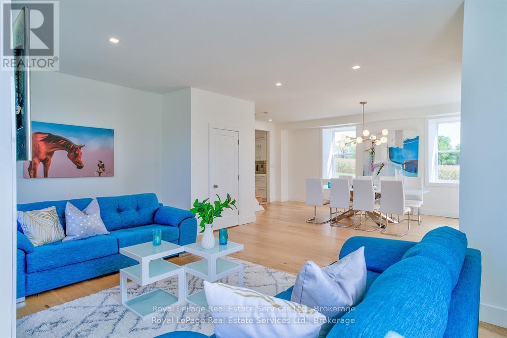 Photo 14 of 1748 Centre Road, Hamilton ON