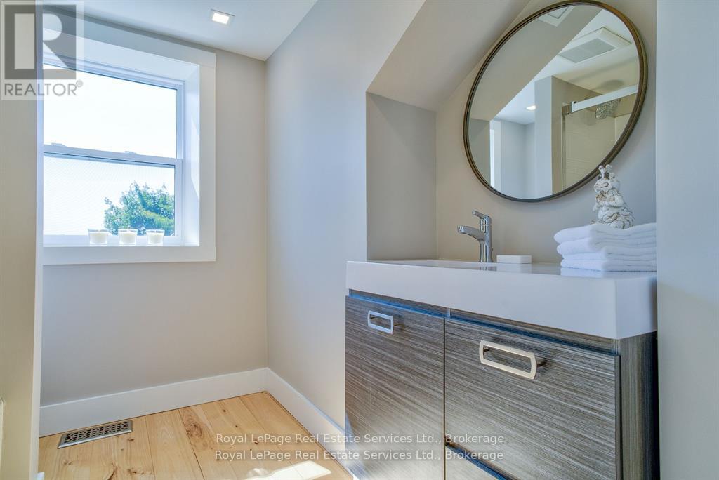 Photo 26 of 1748 Centre Road, Hamilton ON