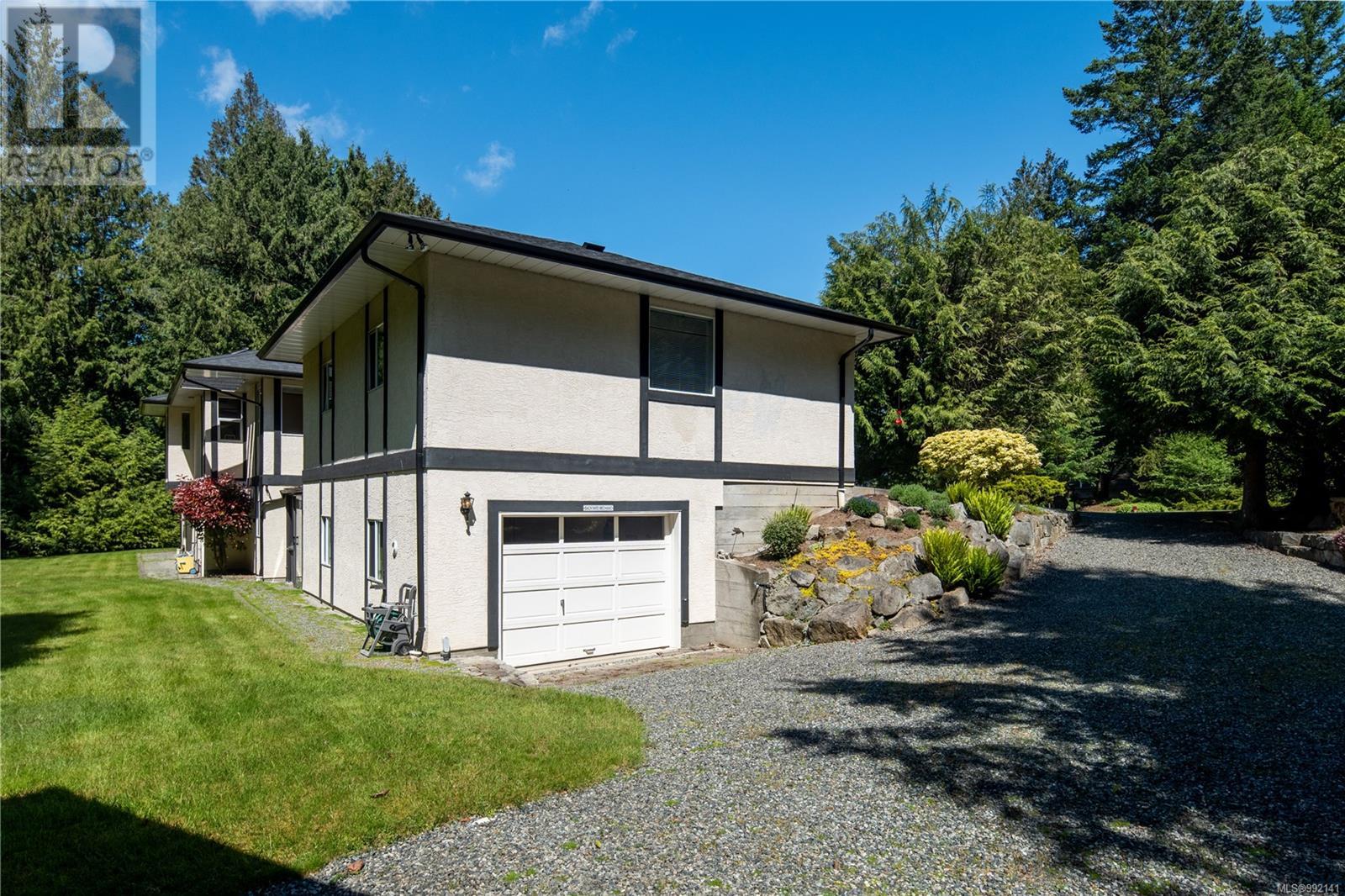  11460 Hawthorne Place, North Saanich