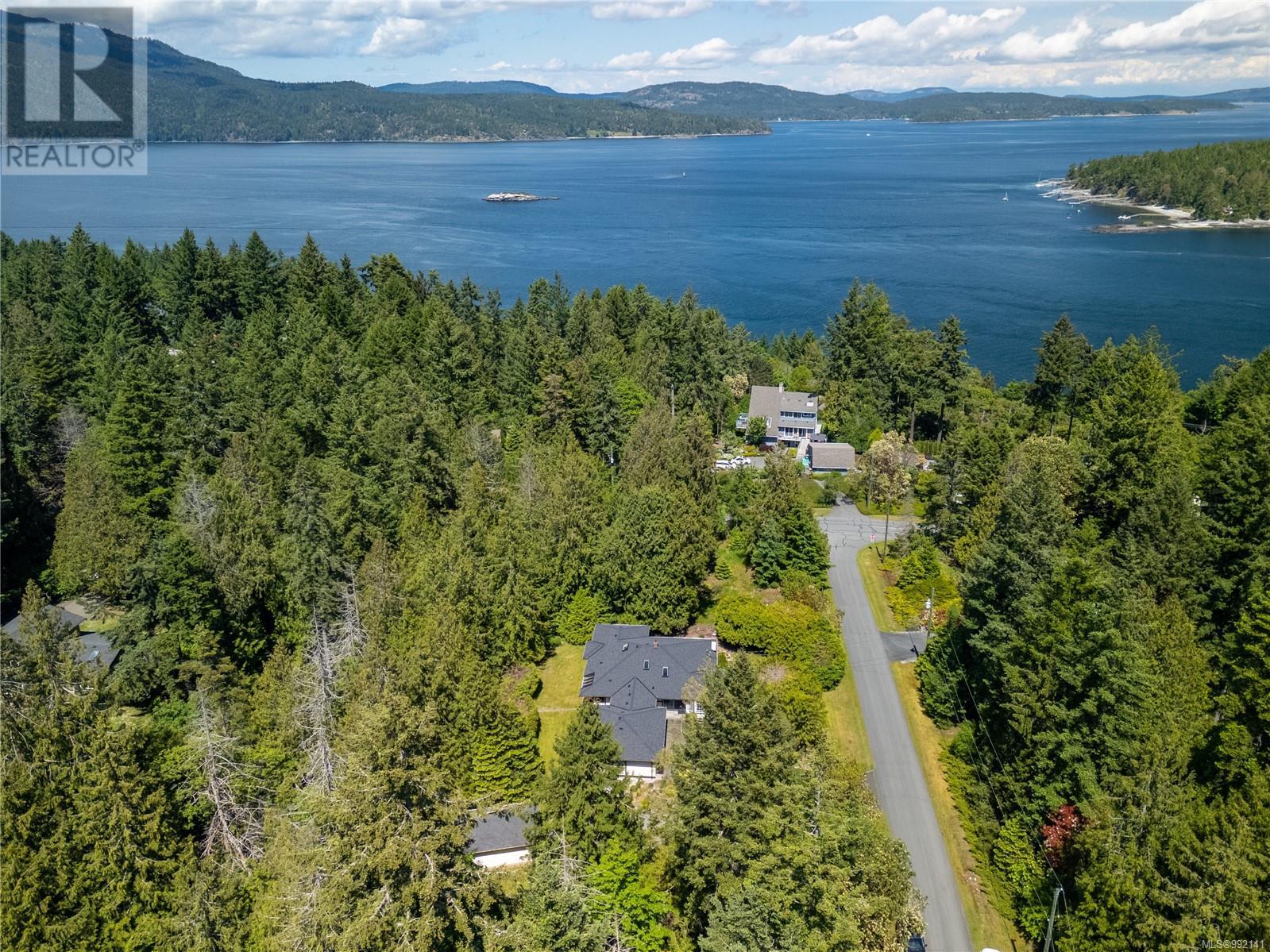  11460 Hawthorne Place, North Saanich