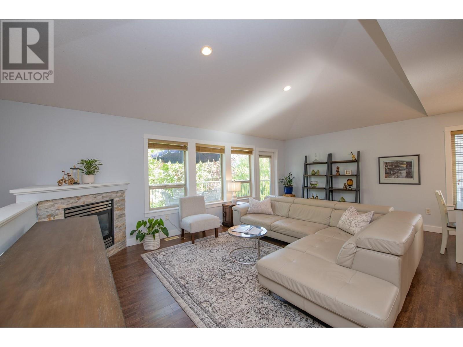 1927 Skyview Crescent, Lumby