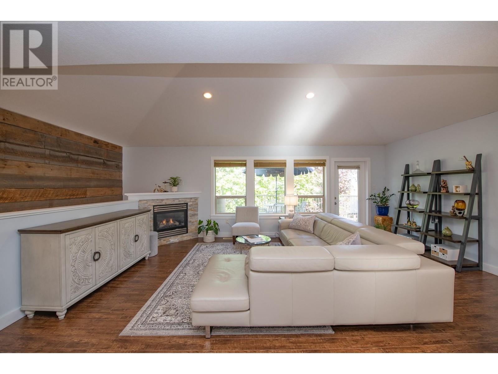 1927 Skyview Crescent, Lumby