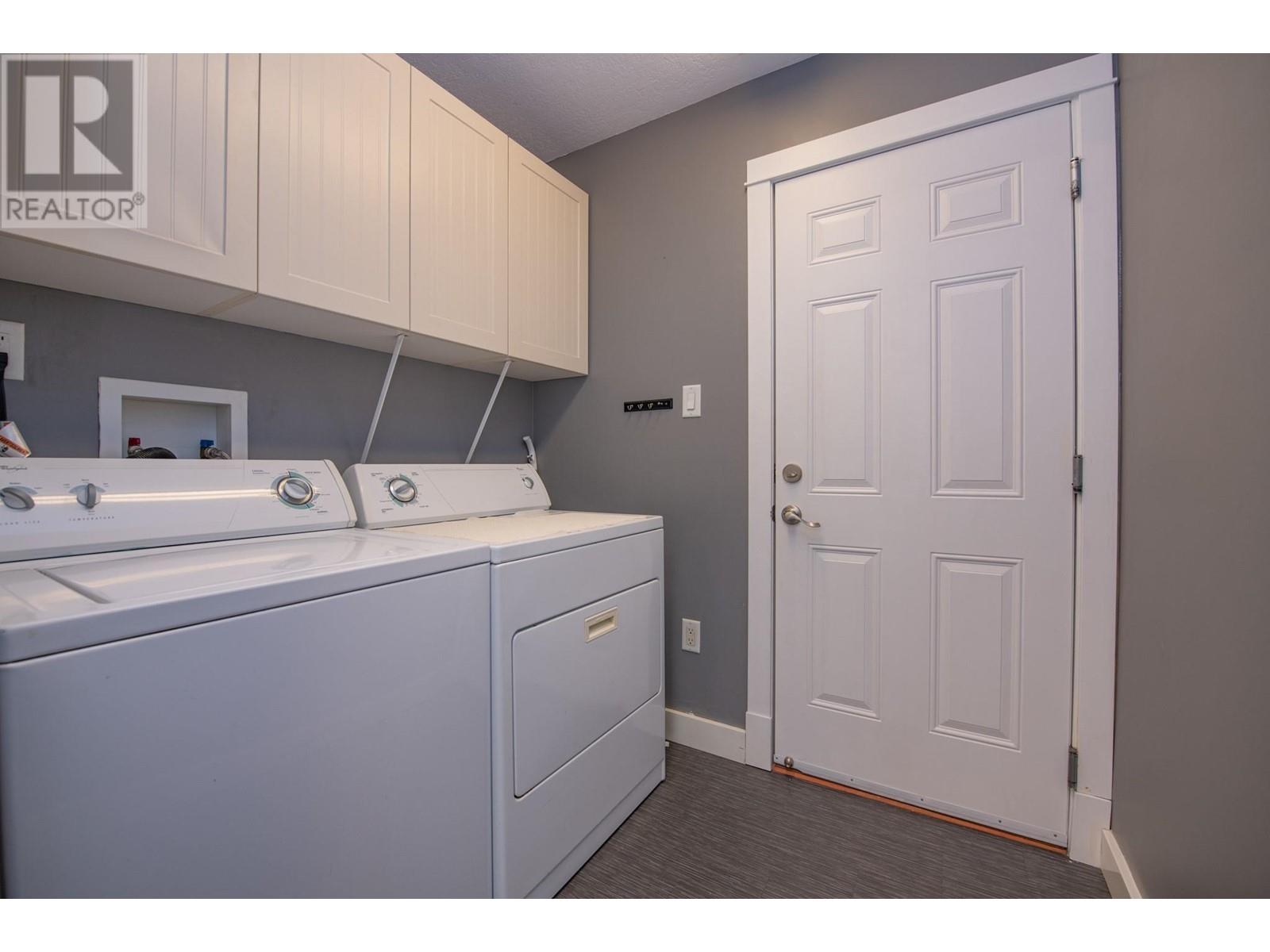 1927 Skyview Crescent - 24