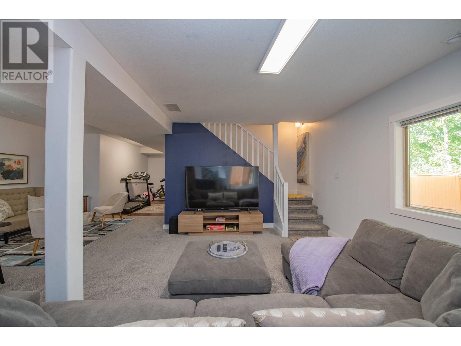 1927 Skyview Crescent, Lumby
