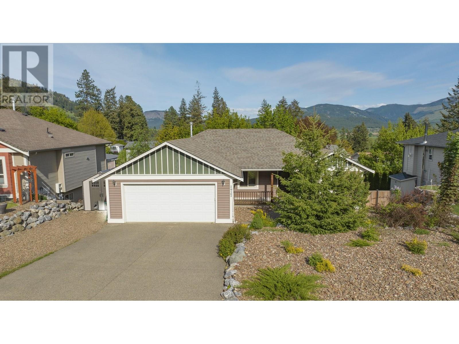 1927 Skyview Crescent, Lumby