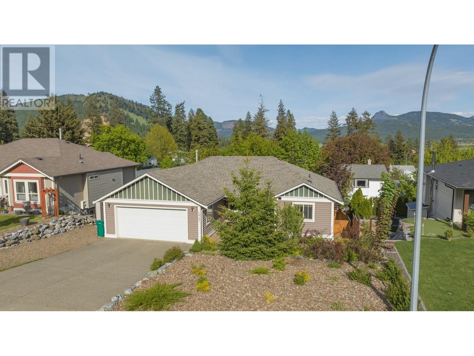 1927 Skyview Crescent, Lumby