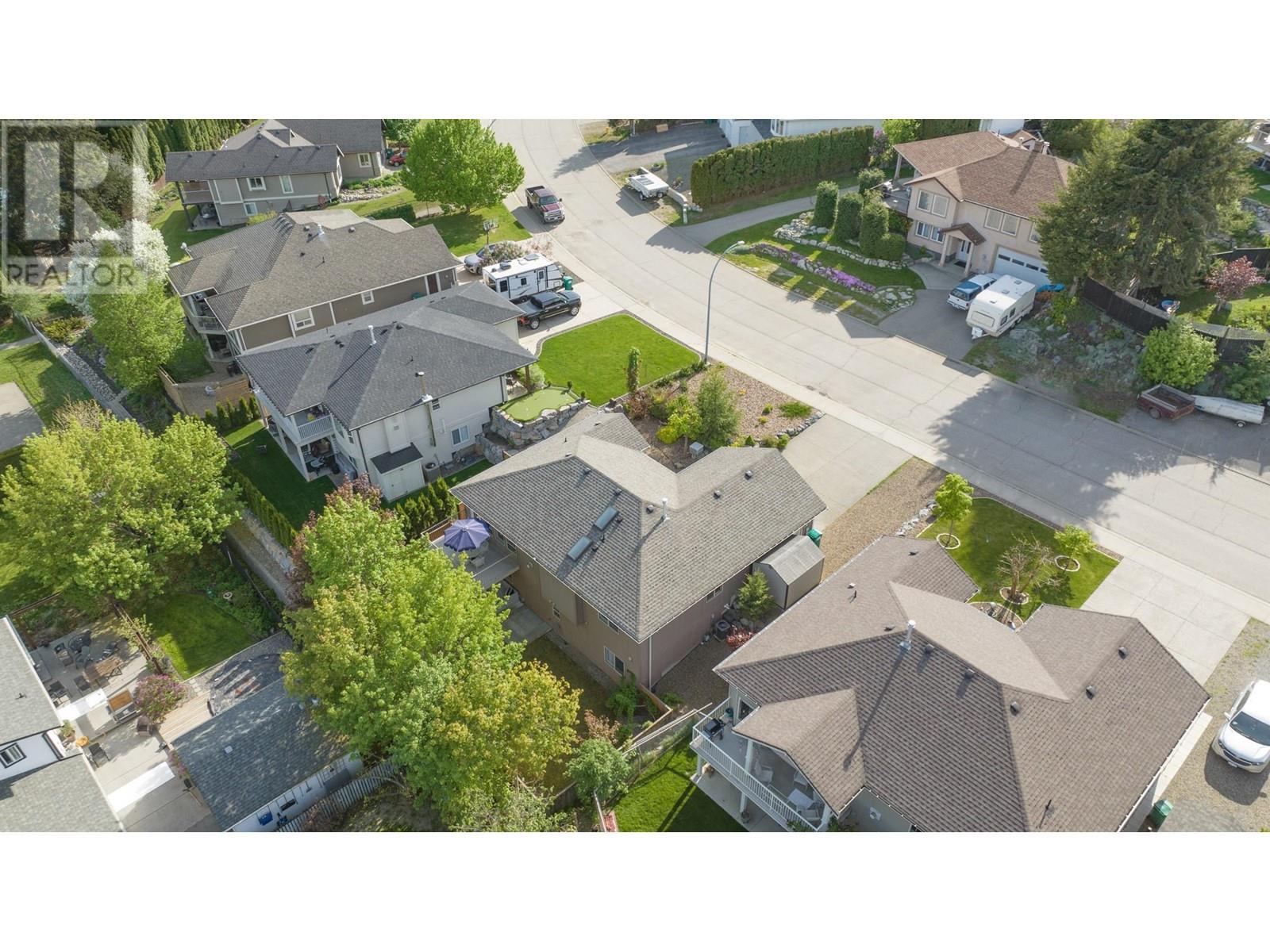1927 Skyview Crescent - 48