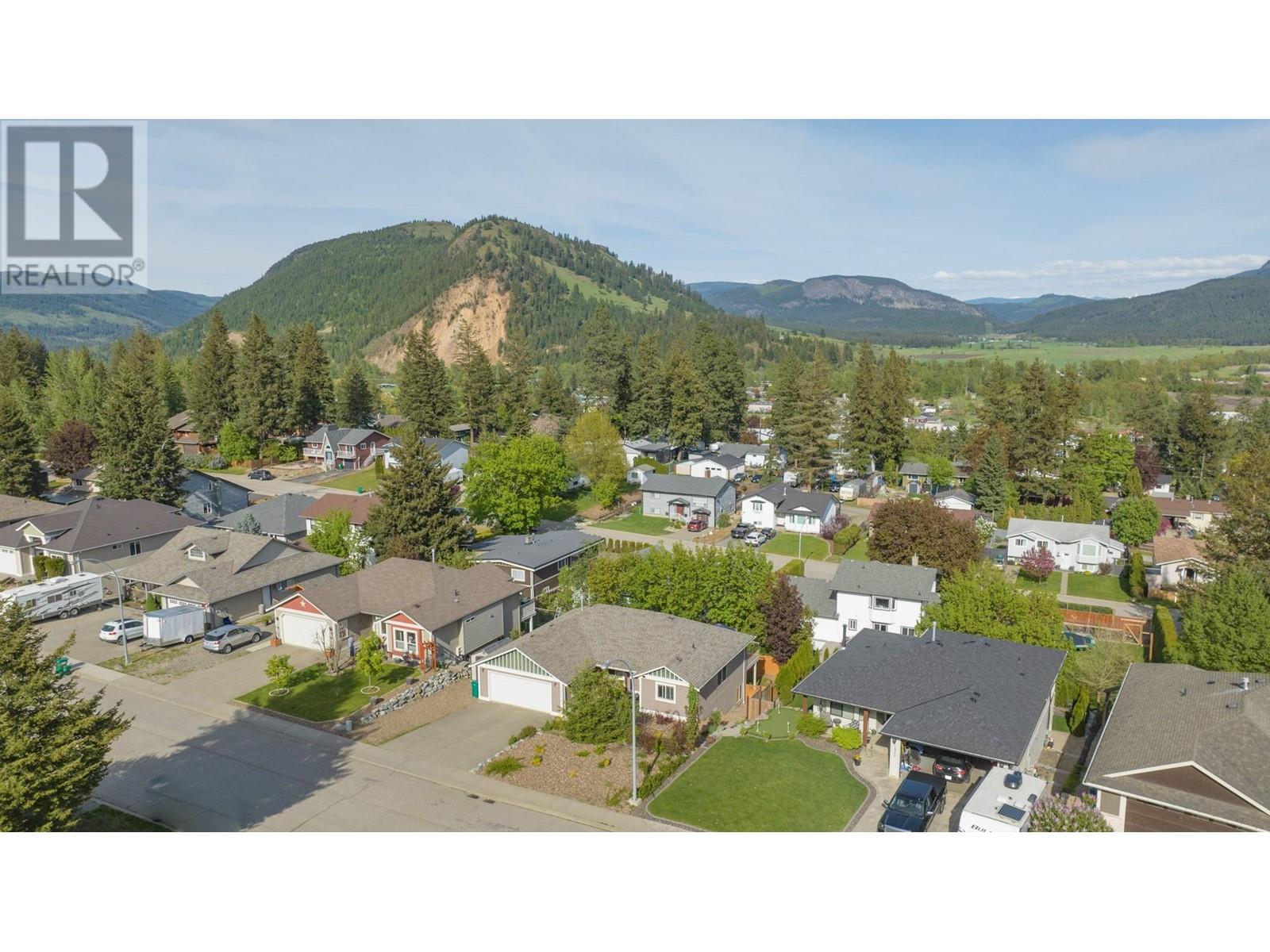 1927 Skyview Crescent, Lumby