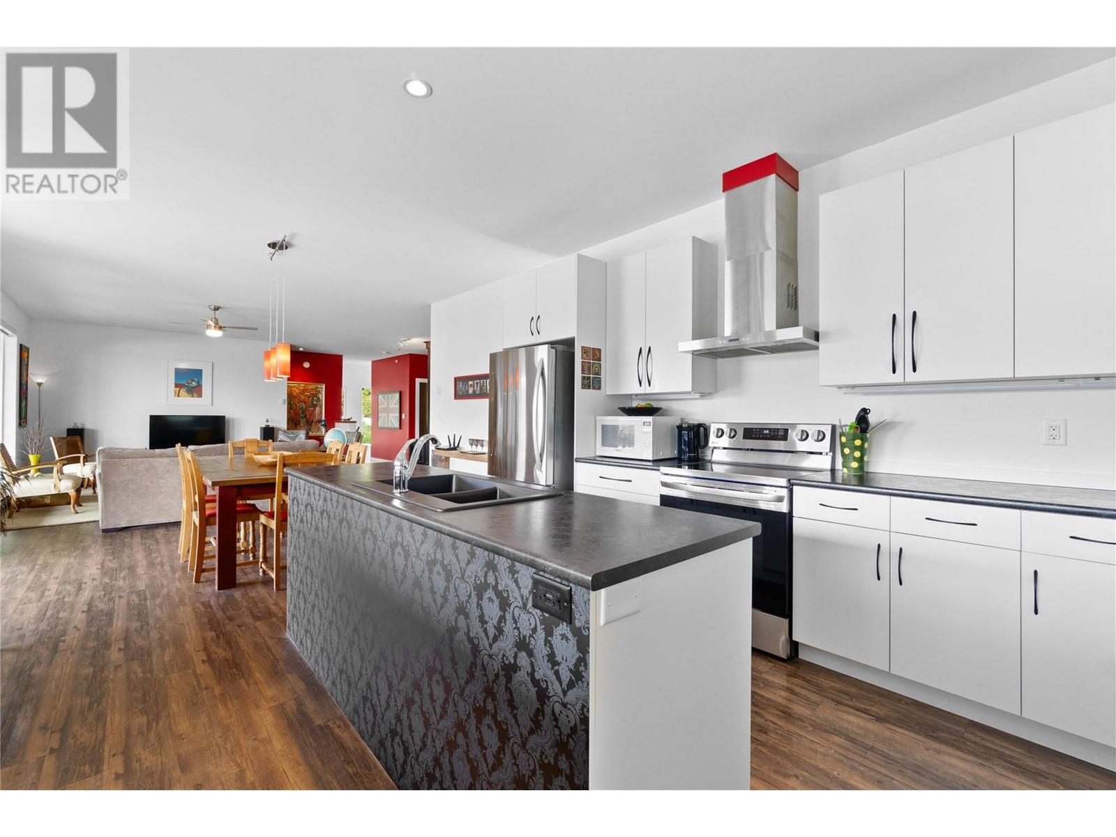  218 Sunset Drive, Sicamous
