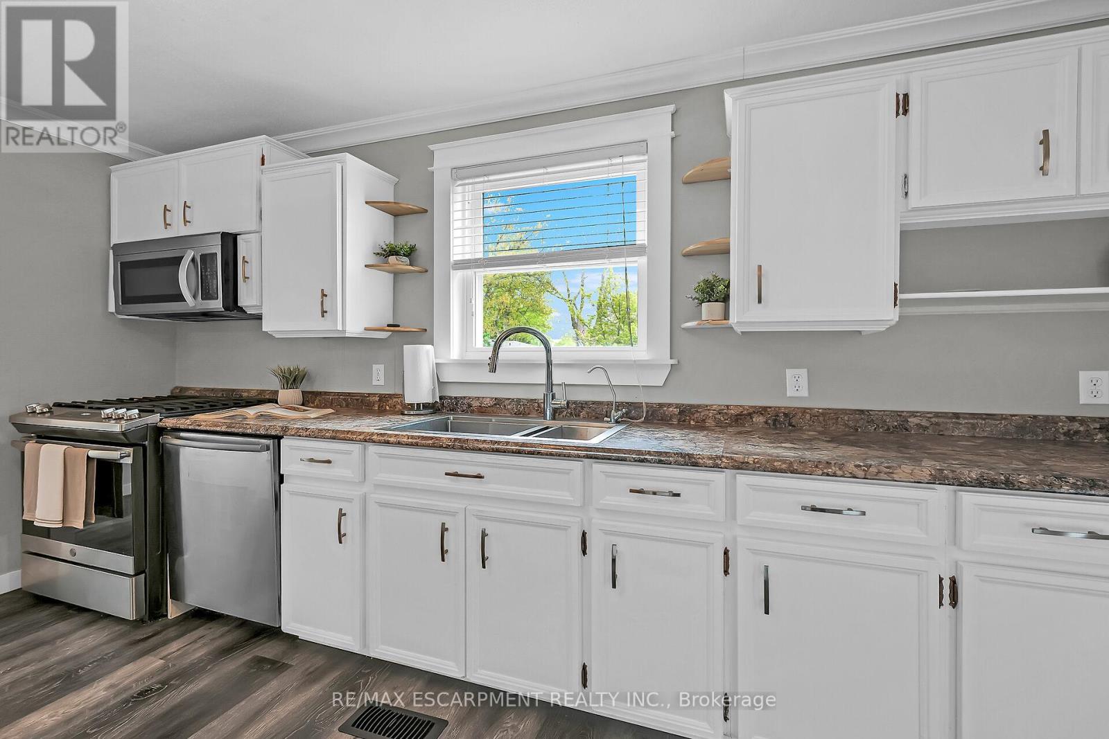 Photo 18 of 1044 Main Street, Norfolk ON