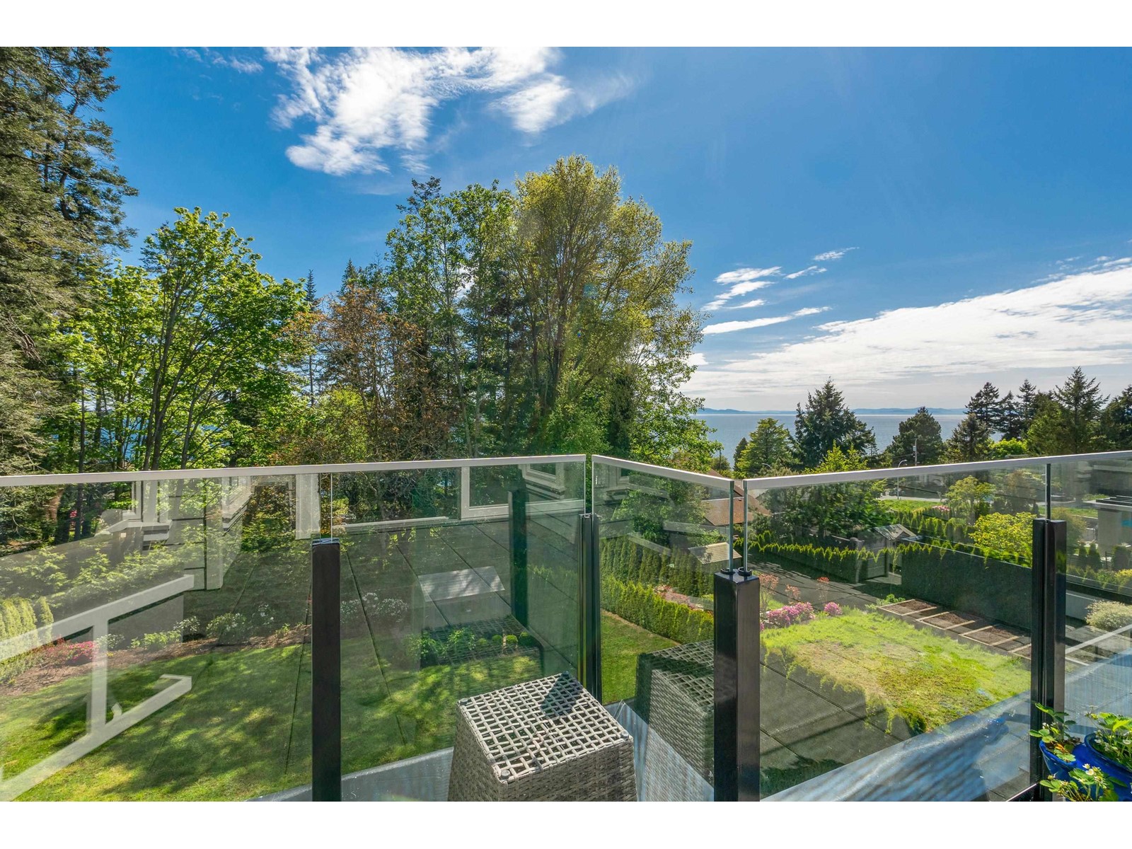 Photo 28 of 13416 Marine Drive, Surrey BC