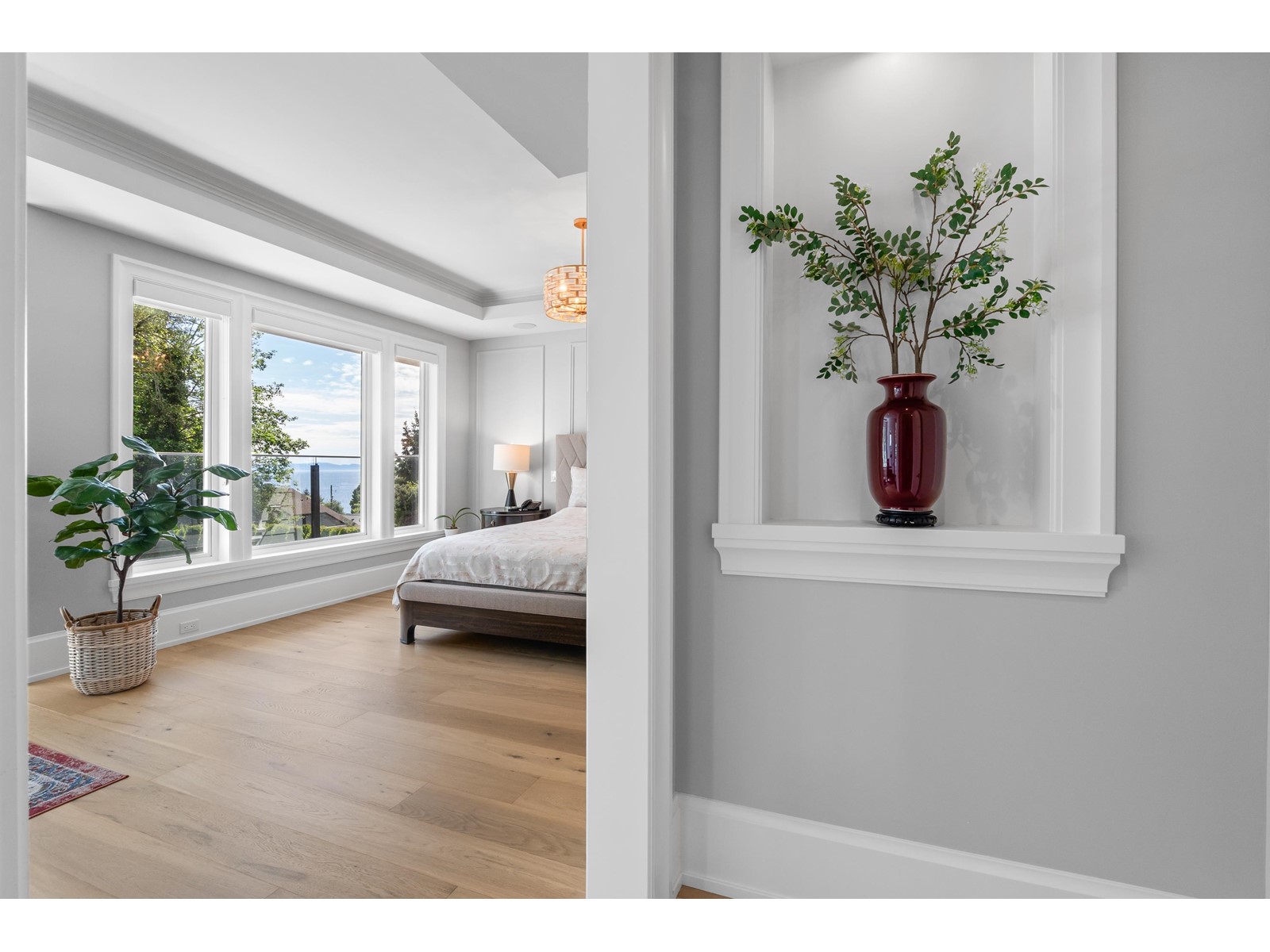 Photo 5 of 13416 Marine Drive, Surrey BC