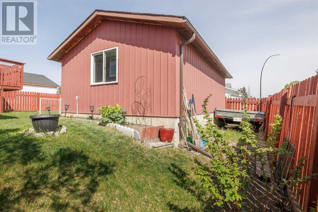 Single Family House Bi-level for Sale in  Dovely Place SE Dover Calgary 