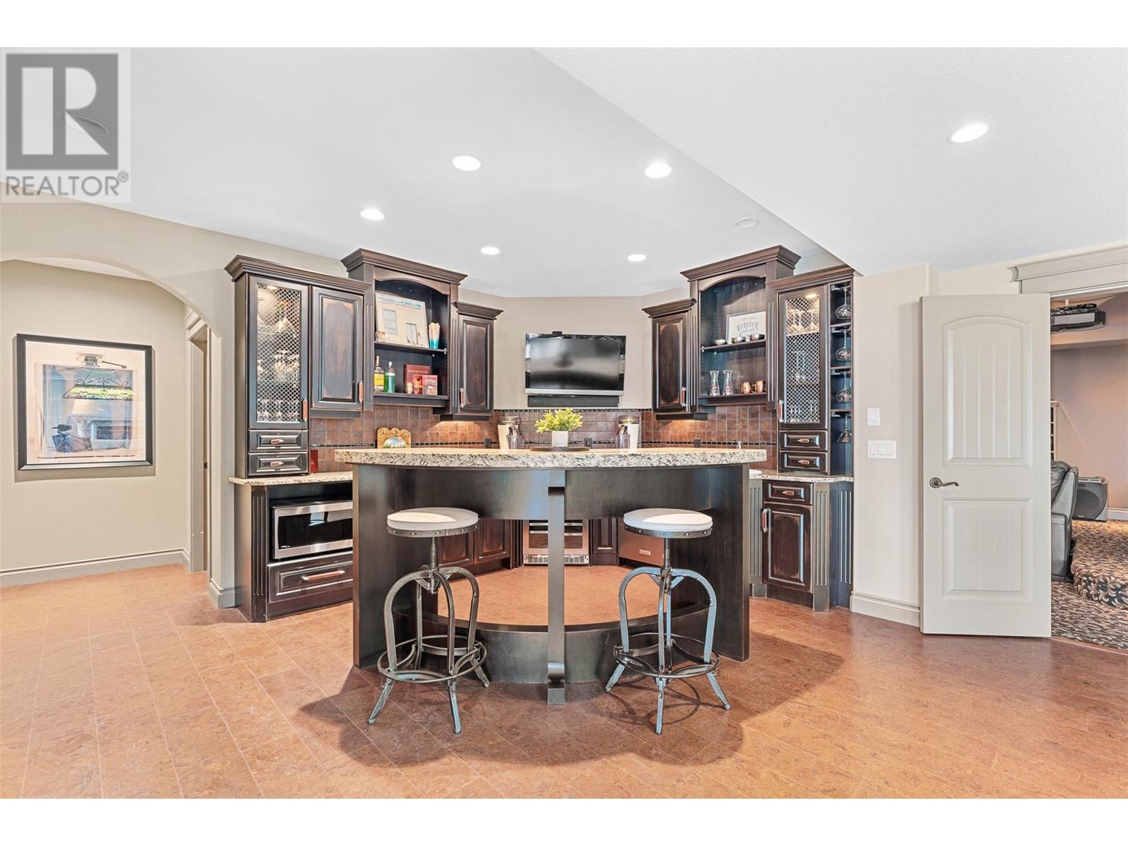  660 Almandine Court, Kelowna
