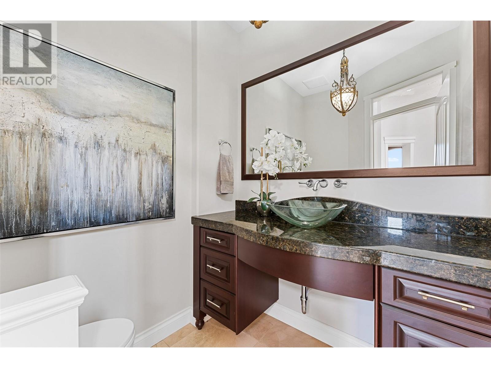  660 Almandine Court, Kelowna