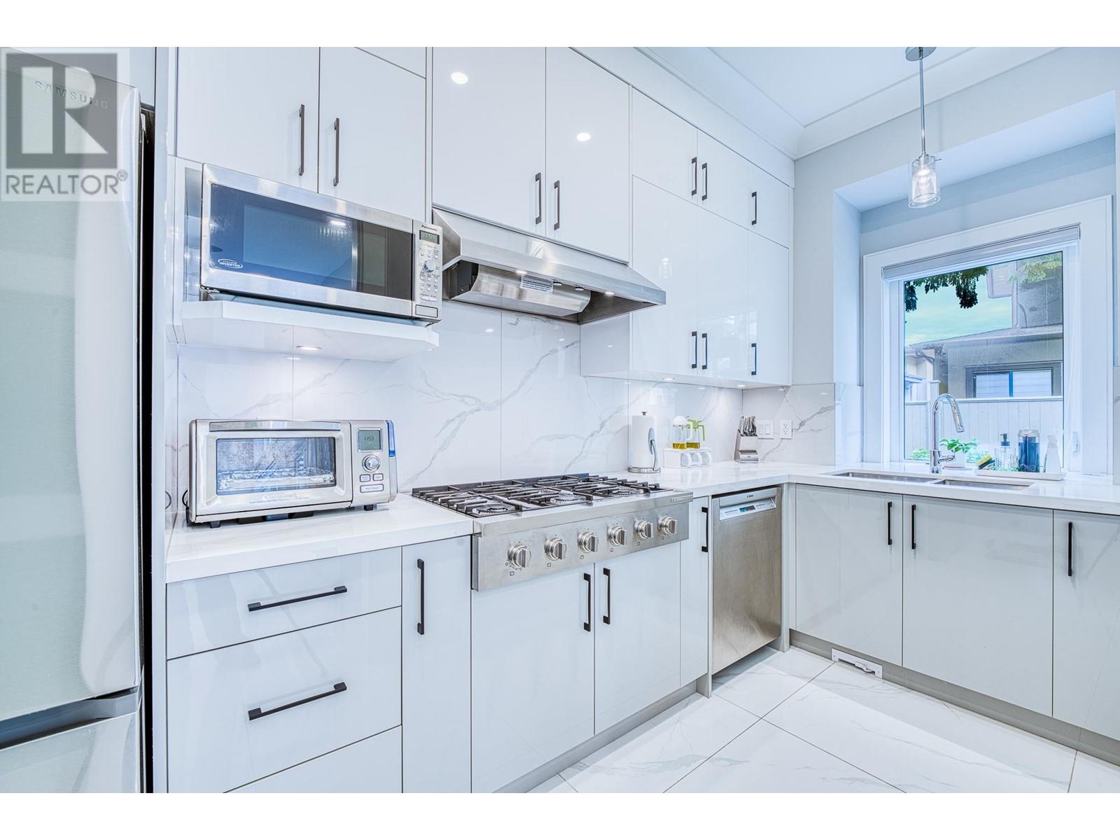 Photo 10 of 6699 Azure Road, Richmond BC