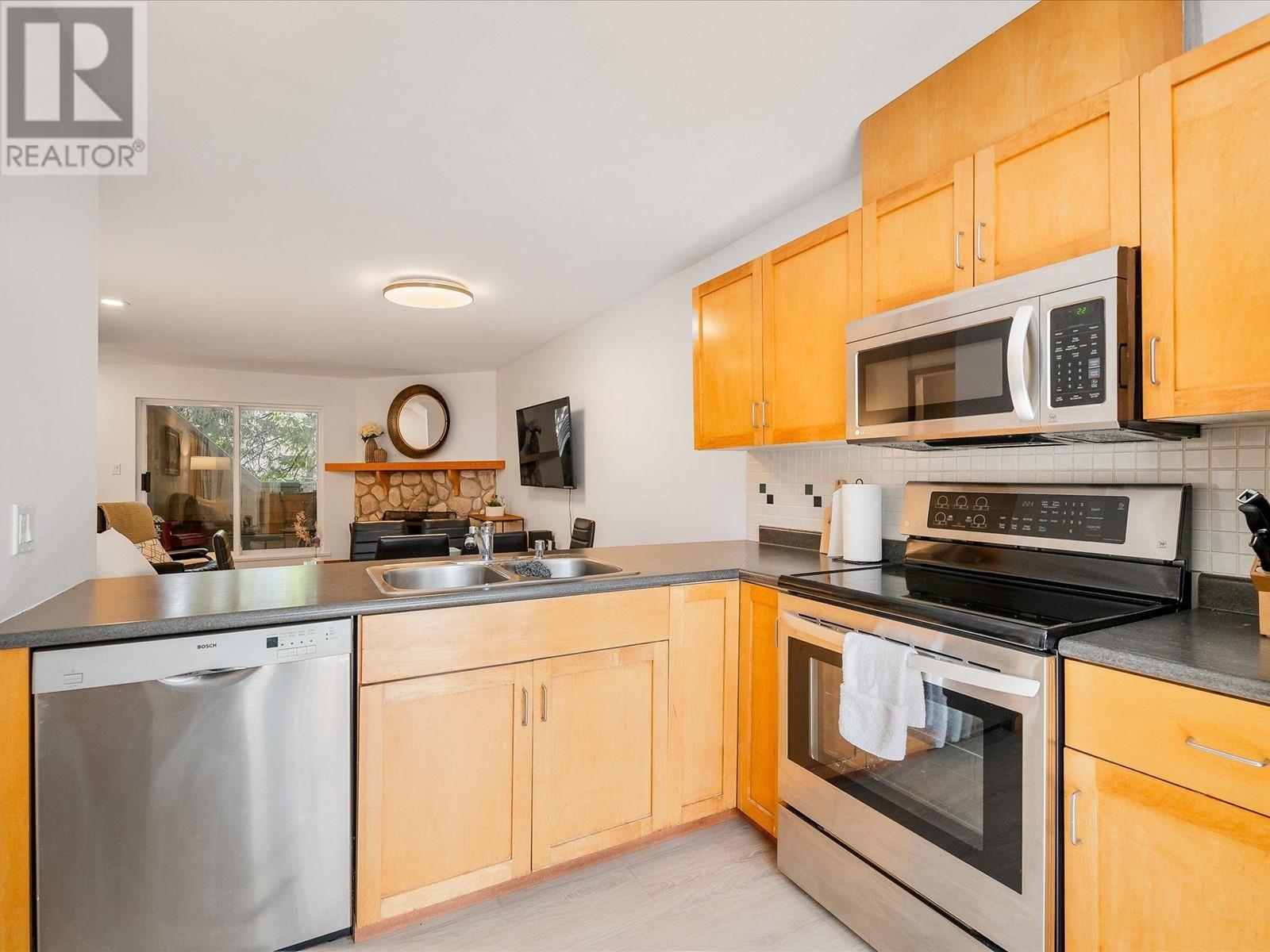 202 2222 CASTLE DRIVE, Whistler