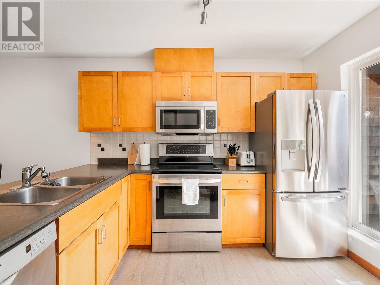 202 2222 CASTLE DRIVE, Whistler