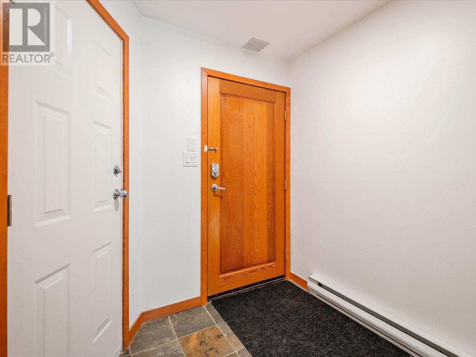 202 2222 CASTLE DRIVE, Whistler