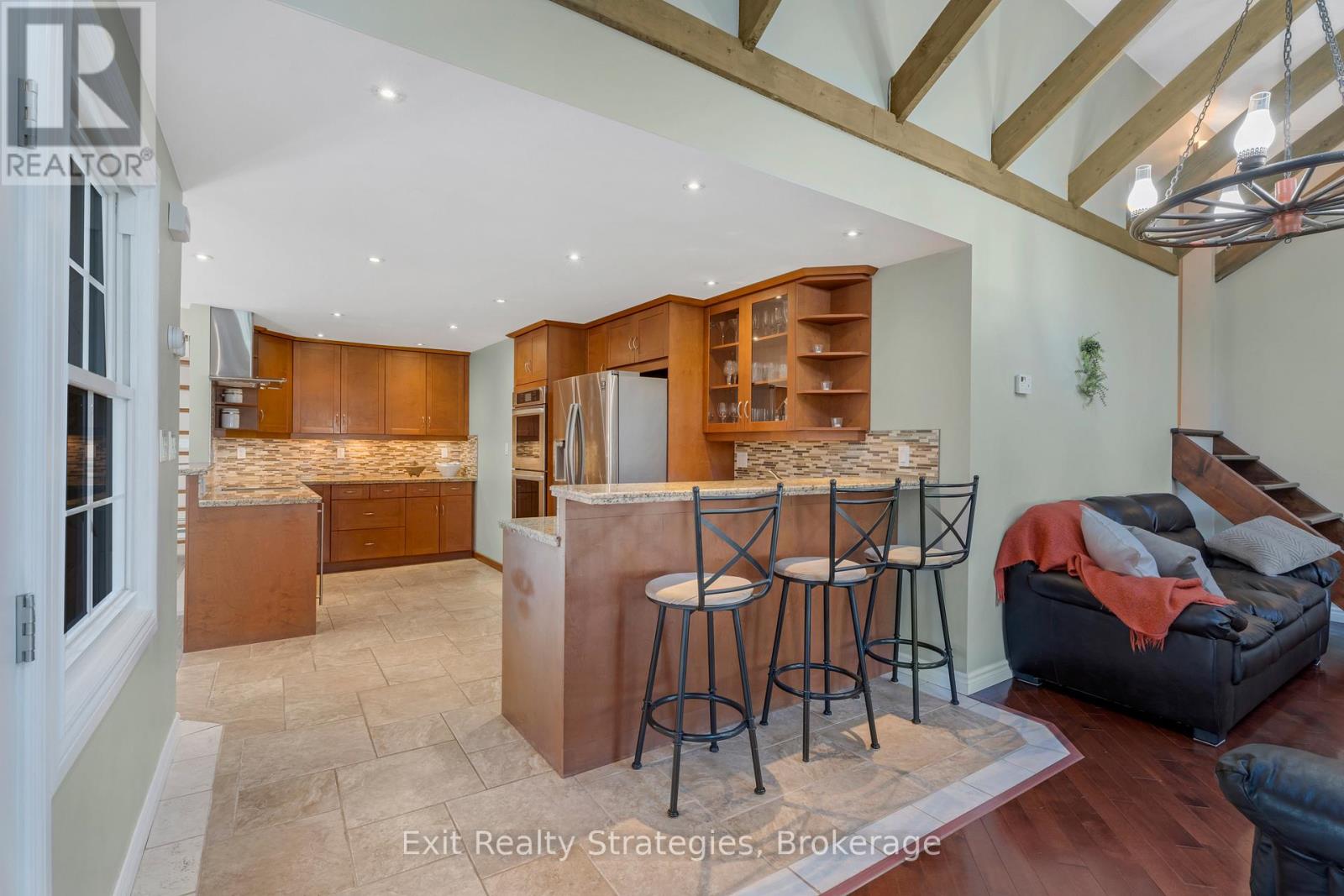 Photo 5 of 3324 Homestead Drive, Hamilton ON