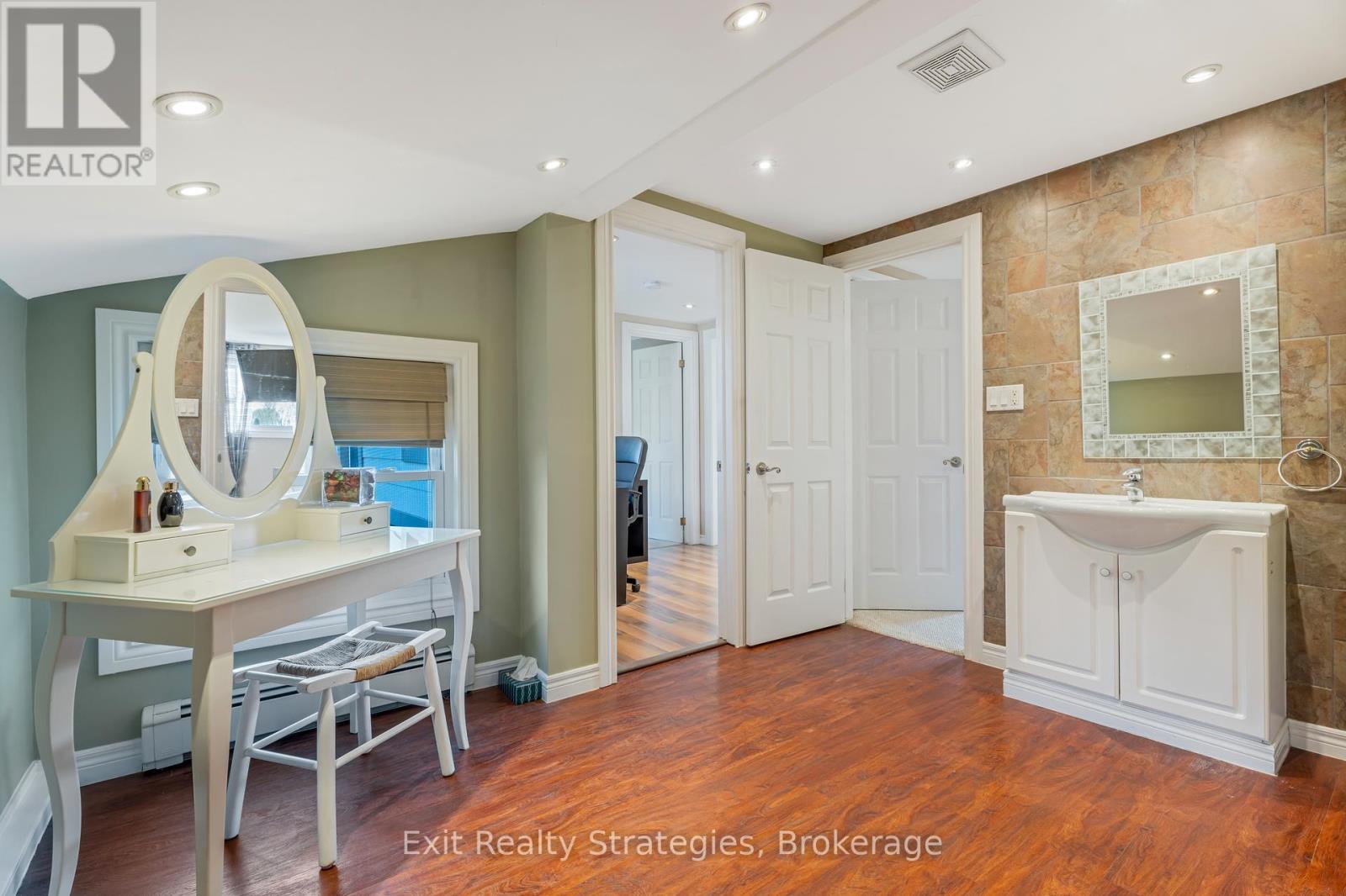 Photo 2 of 3324 Homestead Drive, Hamilton ON