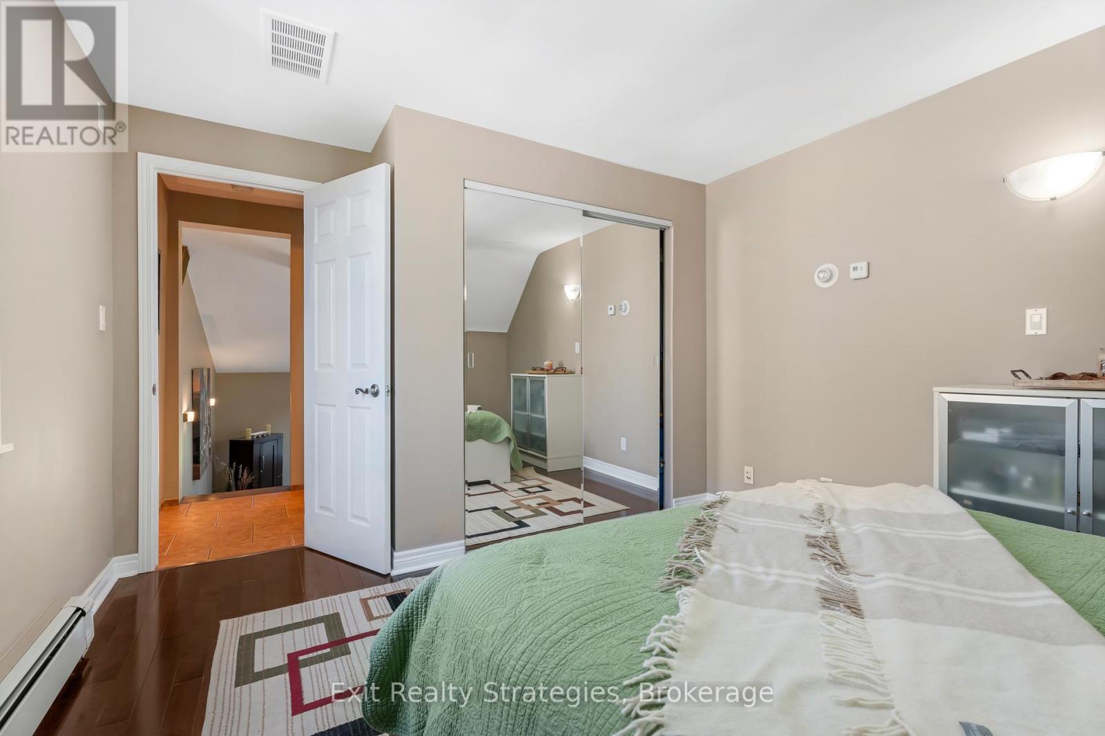 Photo 11 of 3324 Homestead Drive, Hamilton ON