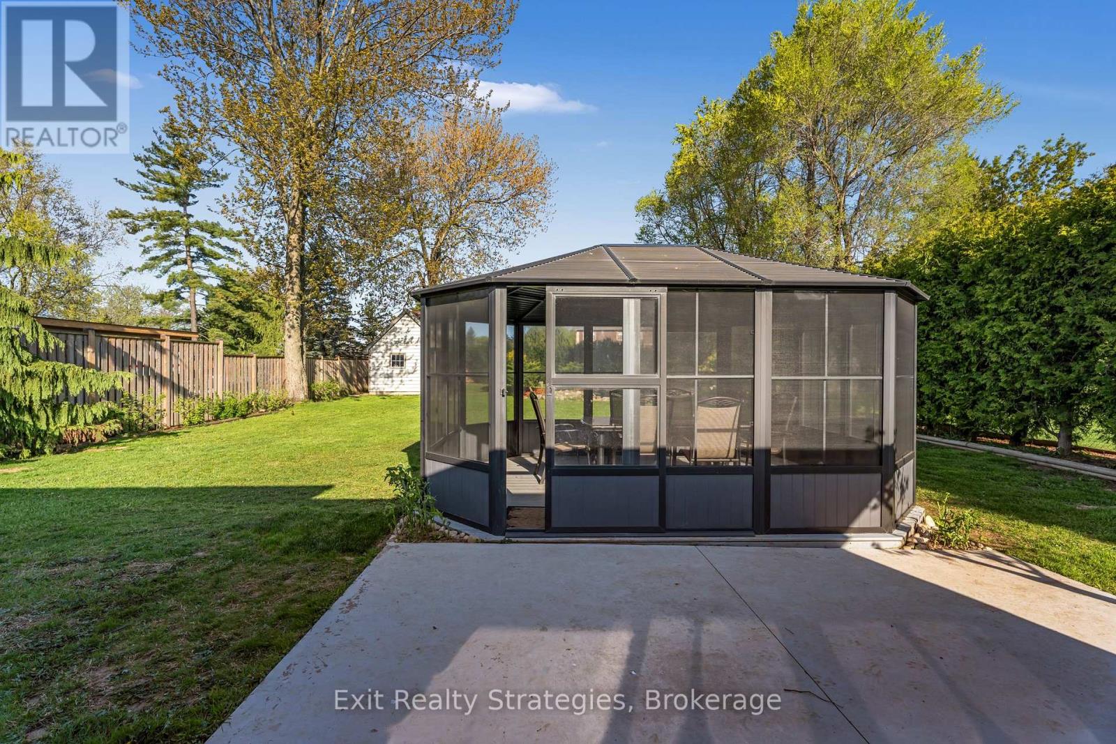 Photo 3 of 3324 Homestead Drive, Hamilton ON