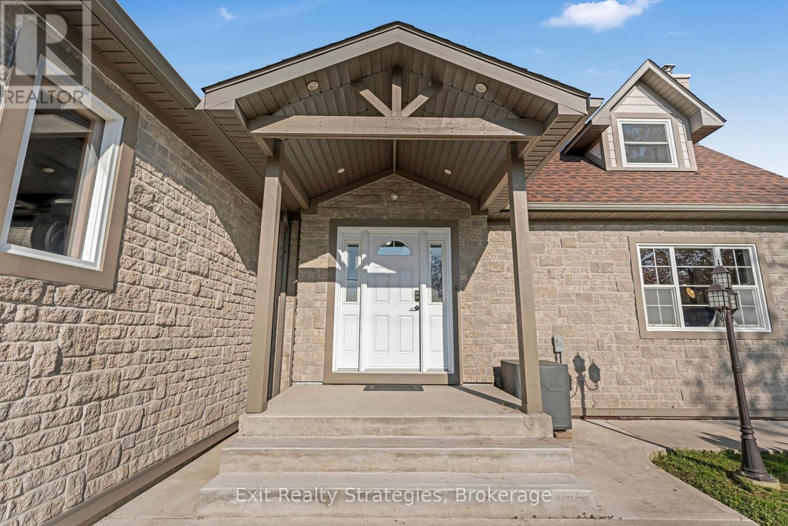 Photo 17 of 3324 Homestead Drive, Hamilton ON