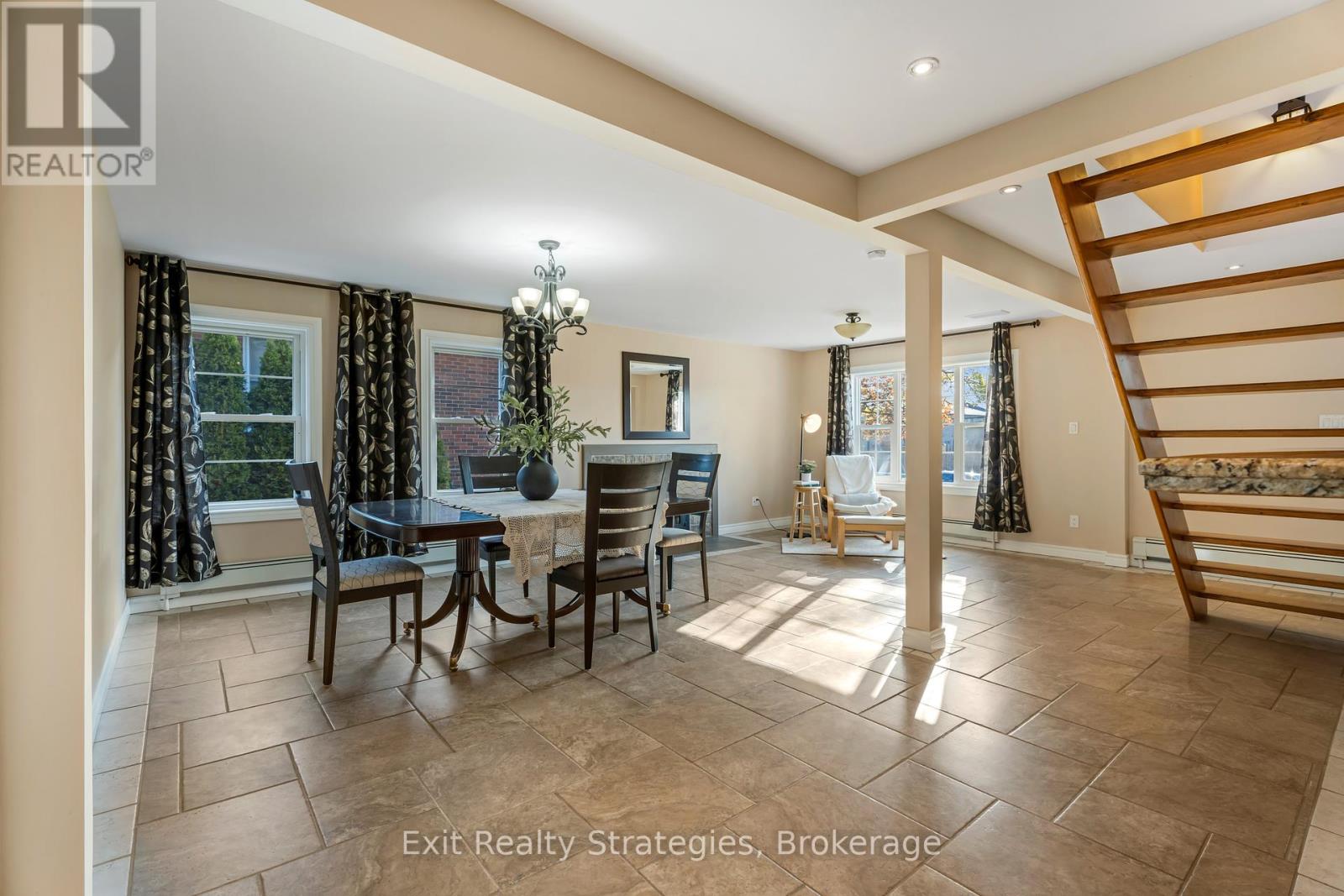 Photo 8 of 3324 Homestead Drive, Hamilton ON