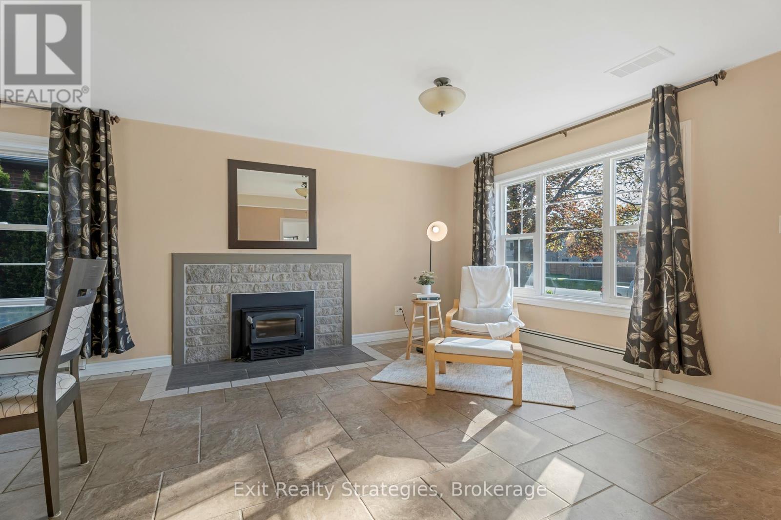 Photo 21 of 3324 Homestead Drive, Hamilton ON
