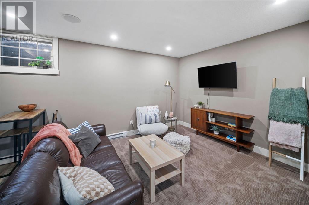 Single Family House for Sale in   Avenue NW Montgomery Calgary 