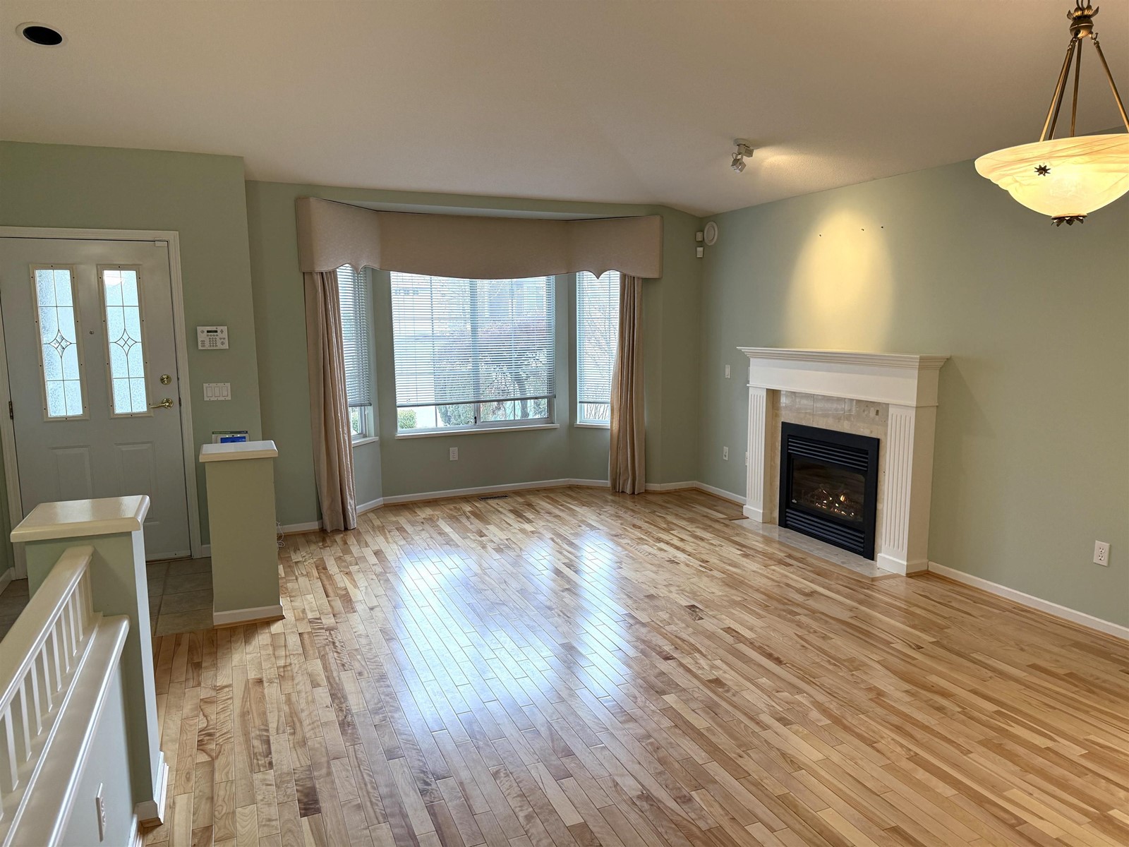 Photo 2 of 11 16888 80 Avenue, Surrey BC