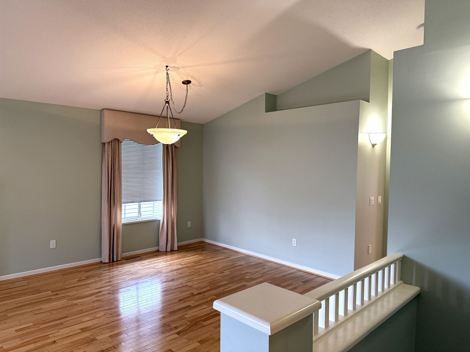 Photo 7 of 11 16888 80 Avenue, Surrey BC