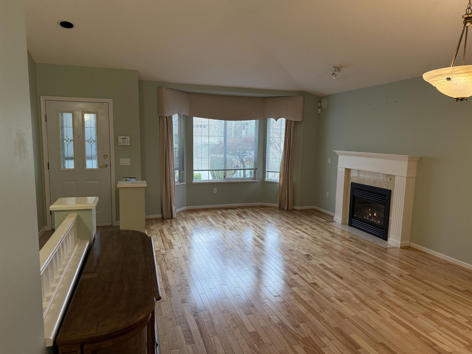 Photo 4 of 11 16888 80 Avenue, Surrey BC