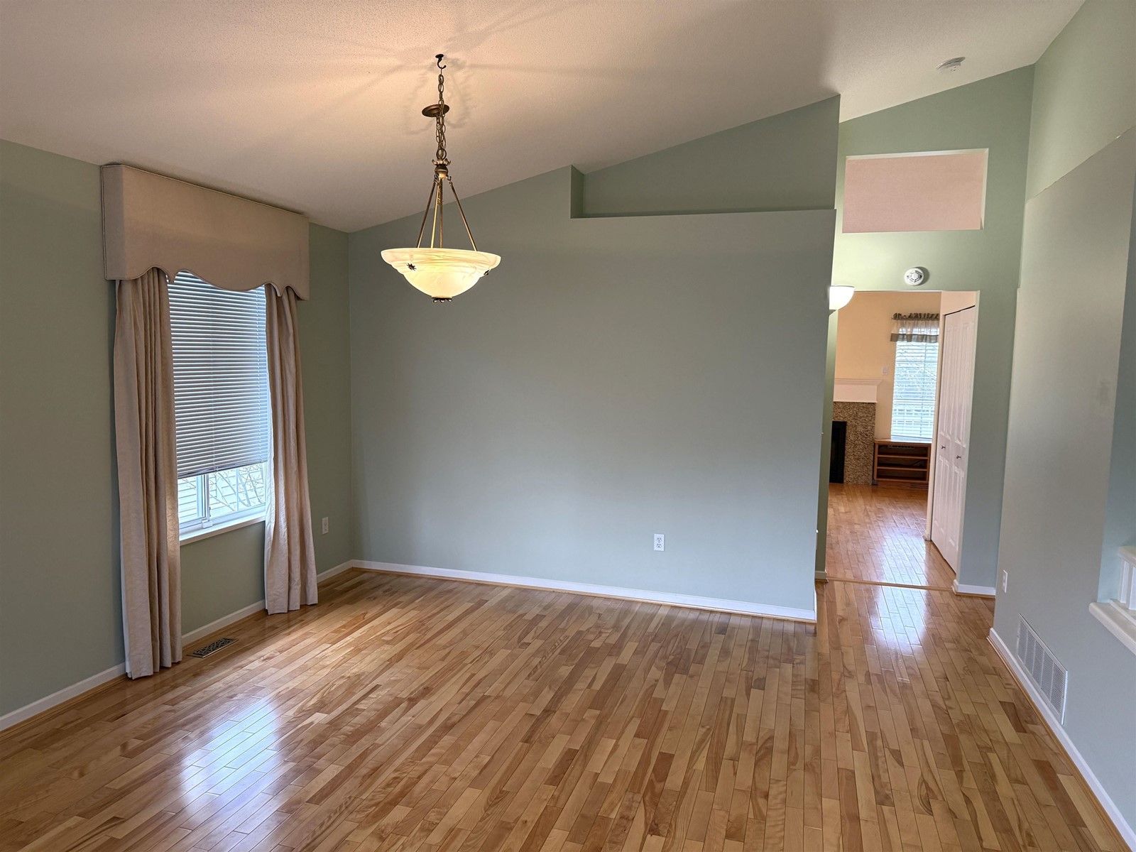 Photo 6 of 11 16888 80 Avenue, Surrey BC