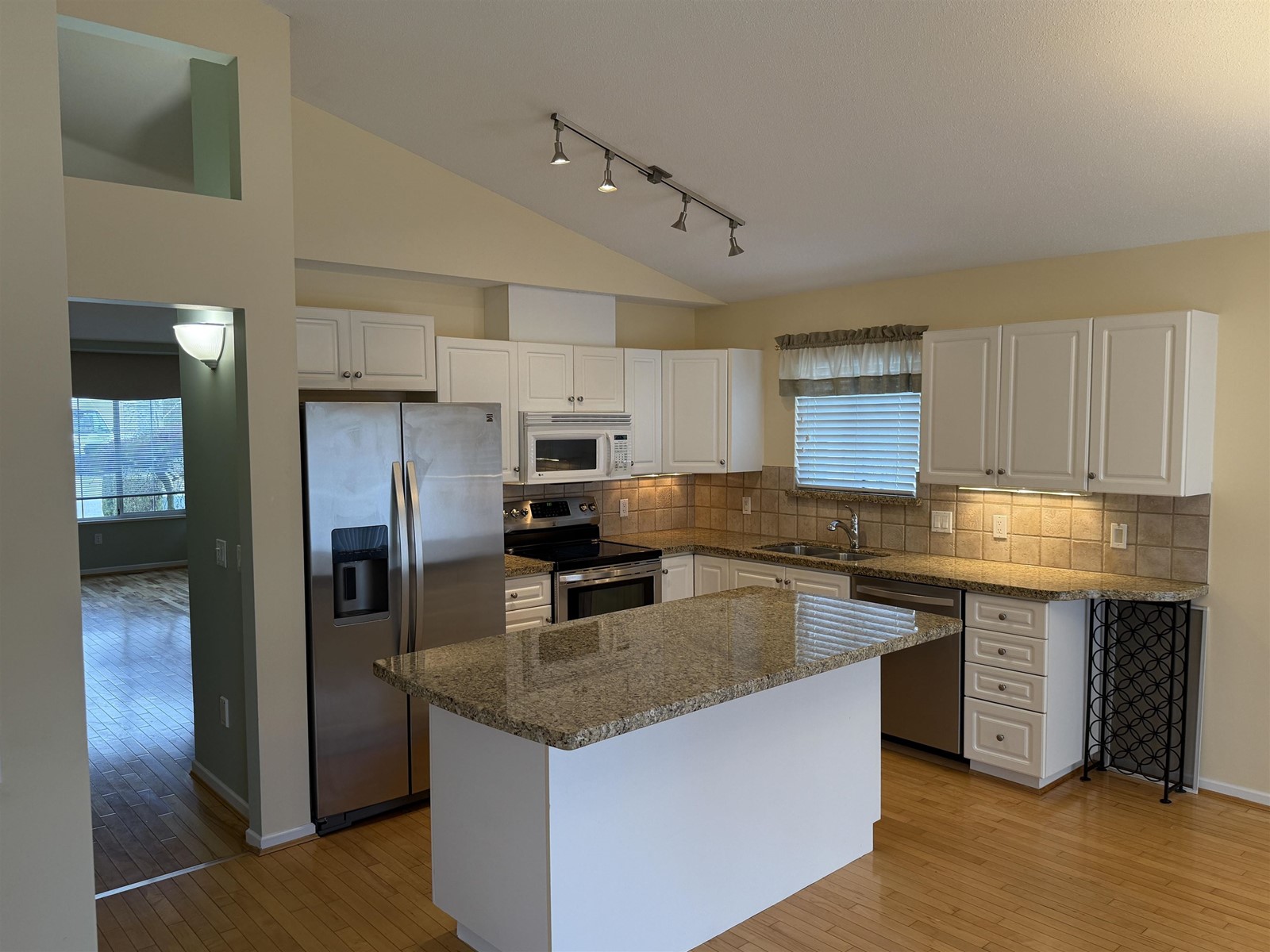 Photo 9 of 11 16888 80 Avenue, Surrey BC