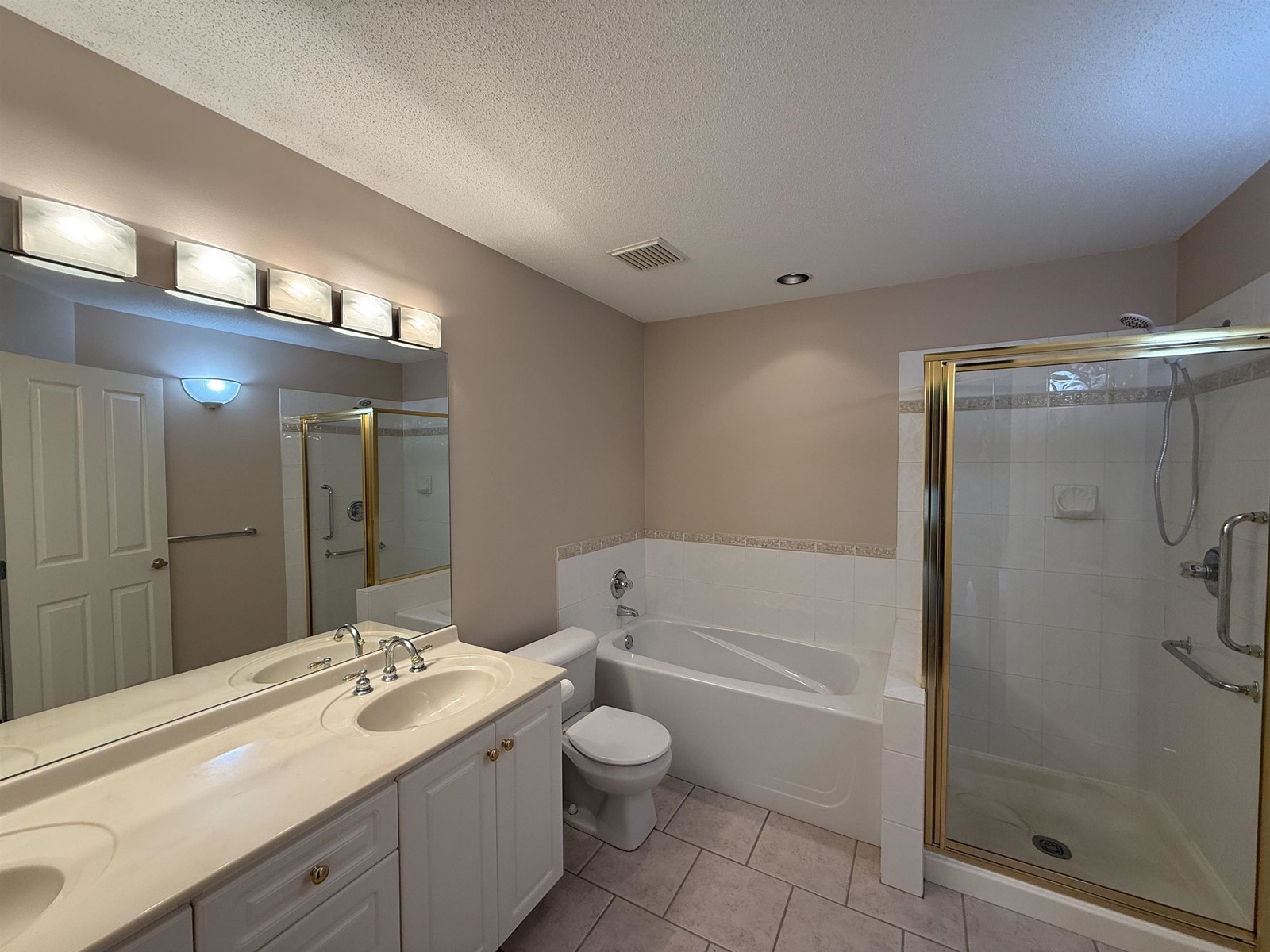 Photo 15 of 11 16888 80 Avenue, Surrey BC
